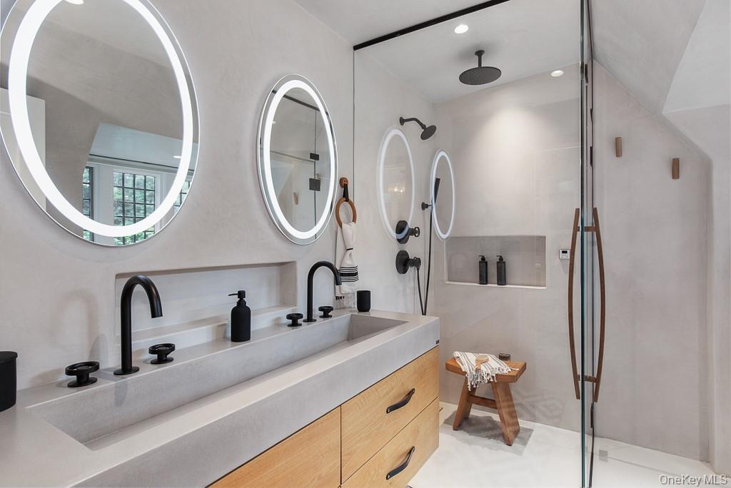 21 Hampshire Road, Bronxville, NY 10708