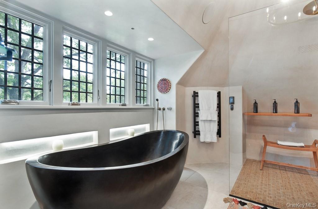 21 Hampshire Road, Bronxville, NY 10708