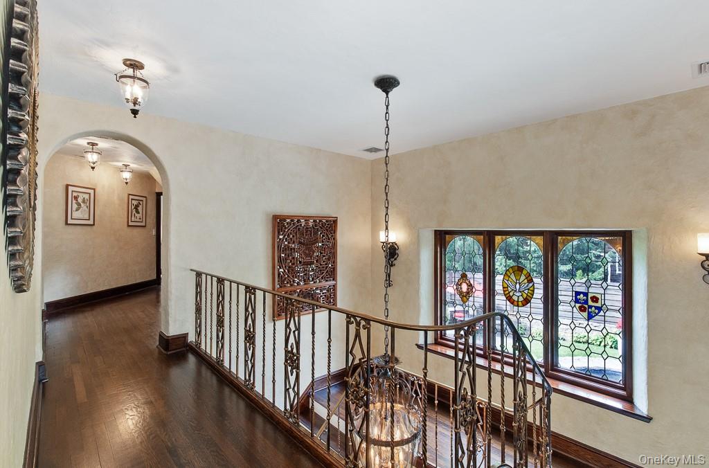 21 Hampshire Road, Bronxville, NY 10708