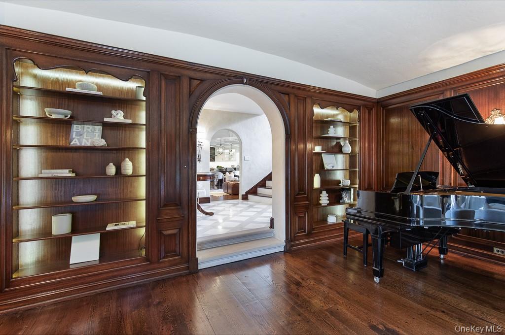 21 Hampshire Road, Bronxville, NY 10708