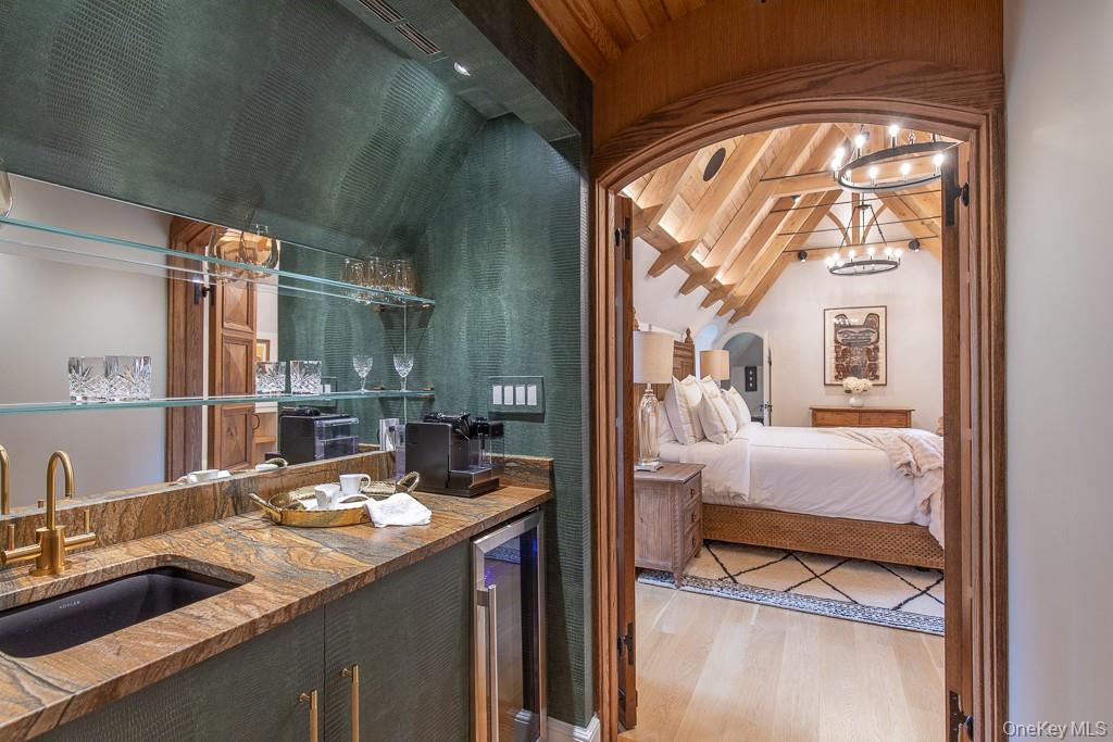 21 Hampshire Road, Bronxville, NY 10708