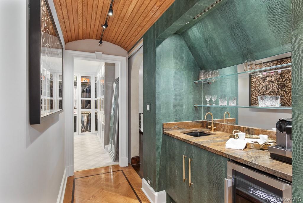 21 Hampshire Road, Bronxville, NY 10708