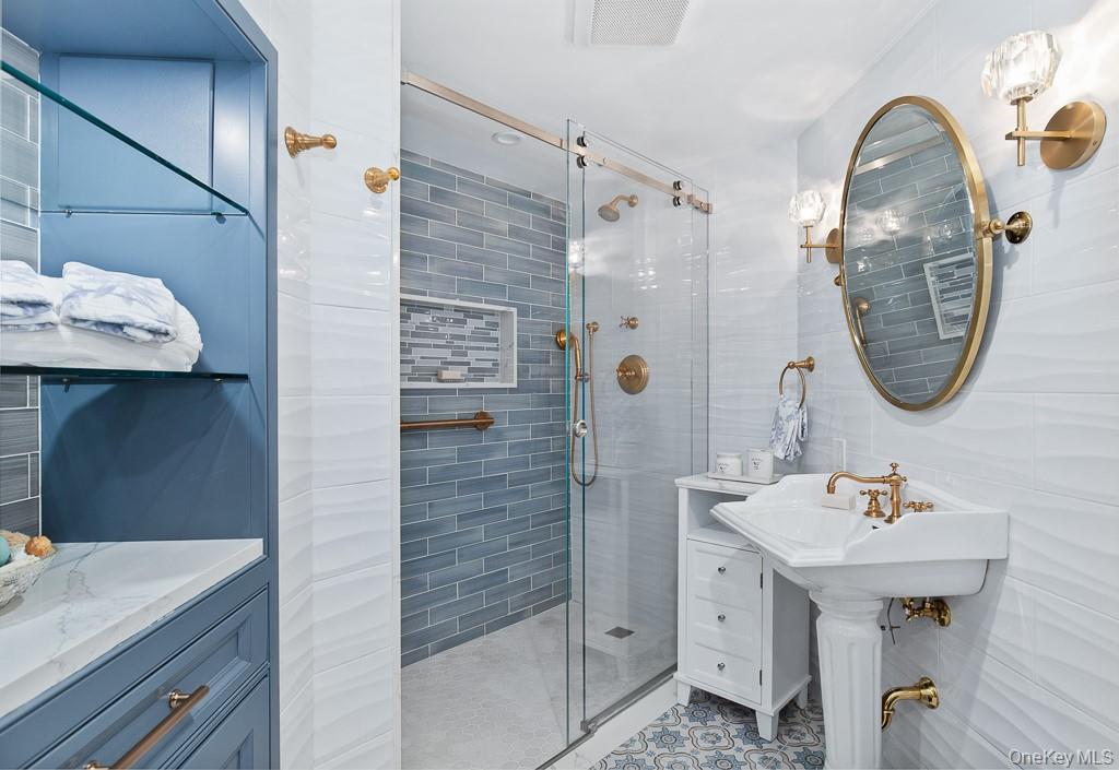 21 Hampshire Road, Bronxville, NY 10708