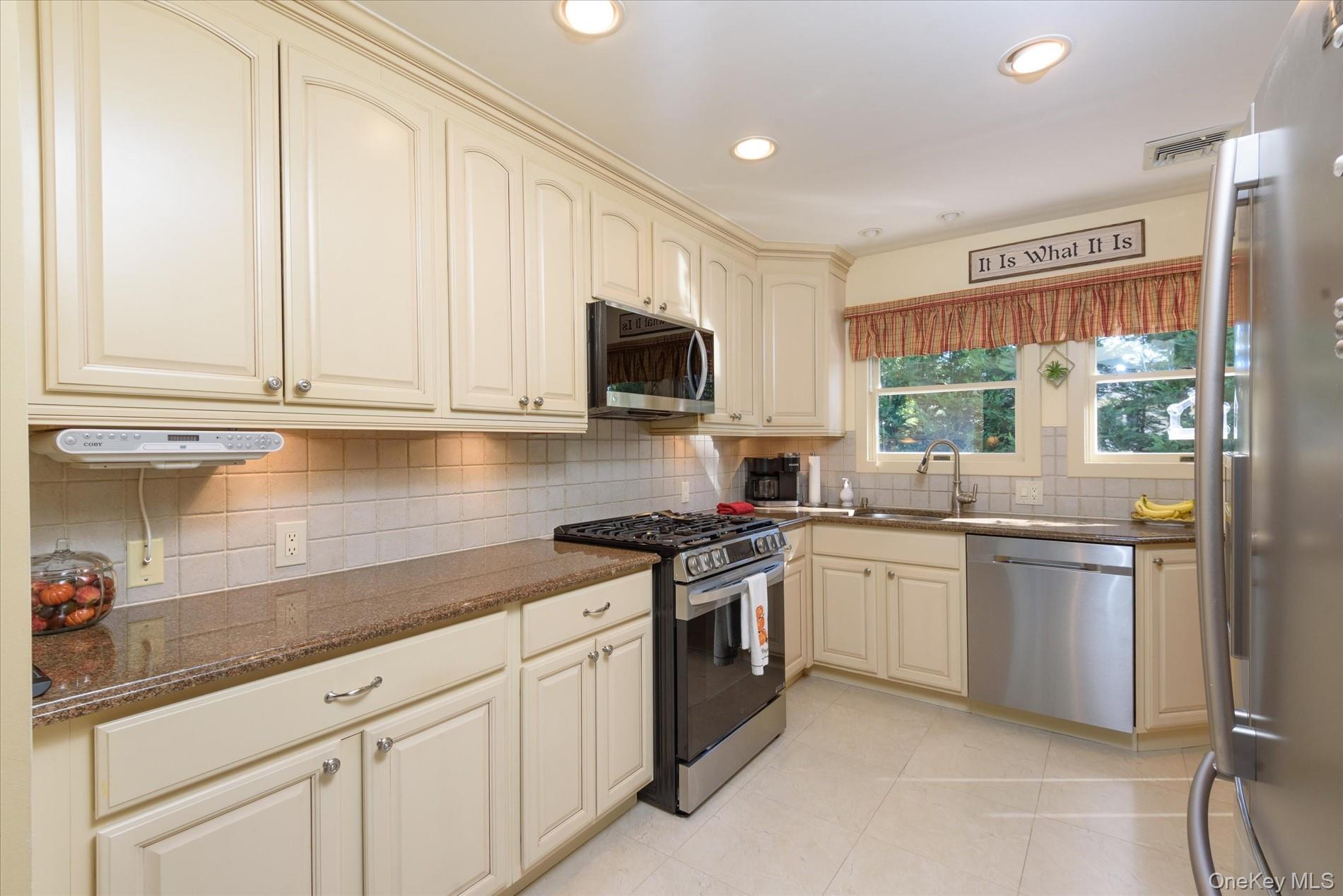 18 Violet Road, Bayville, NY 11709