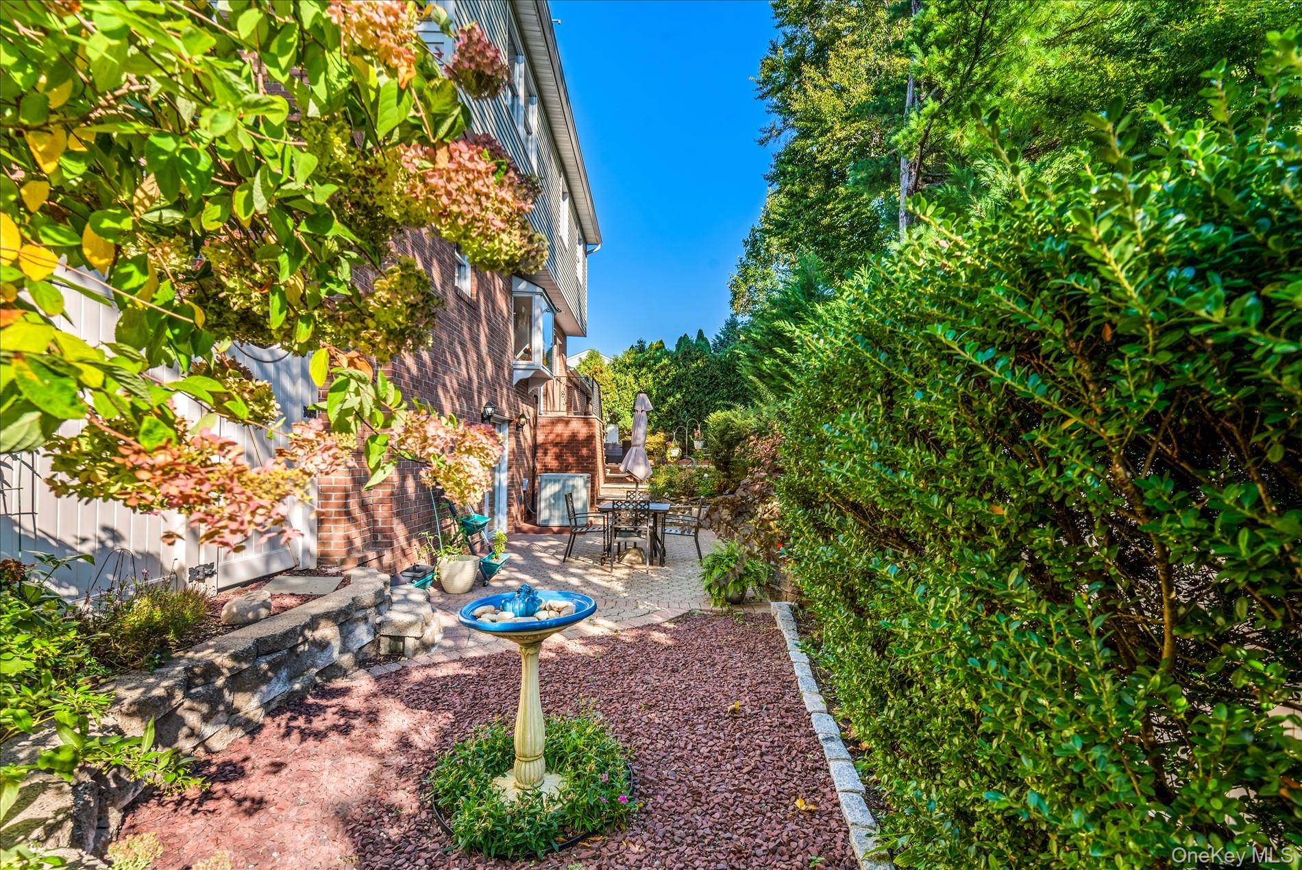 18 Violet Road, Bayville, NY 11709