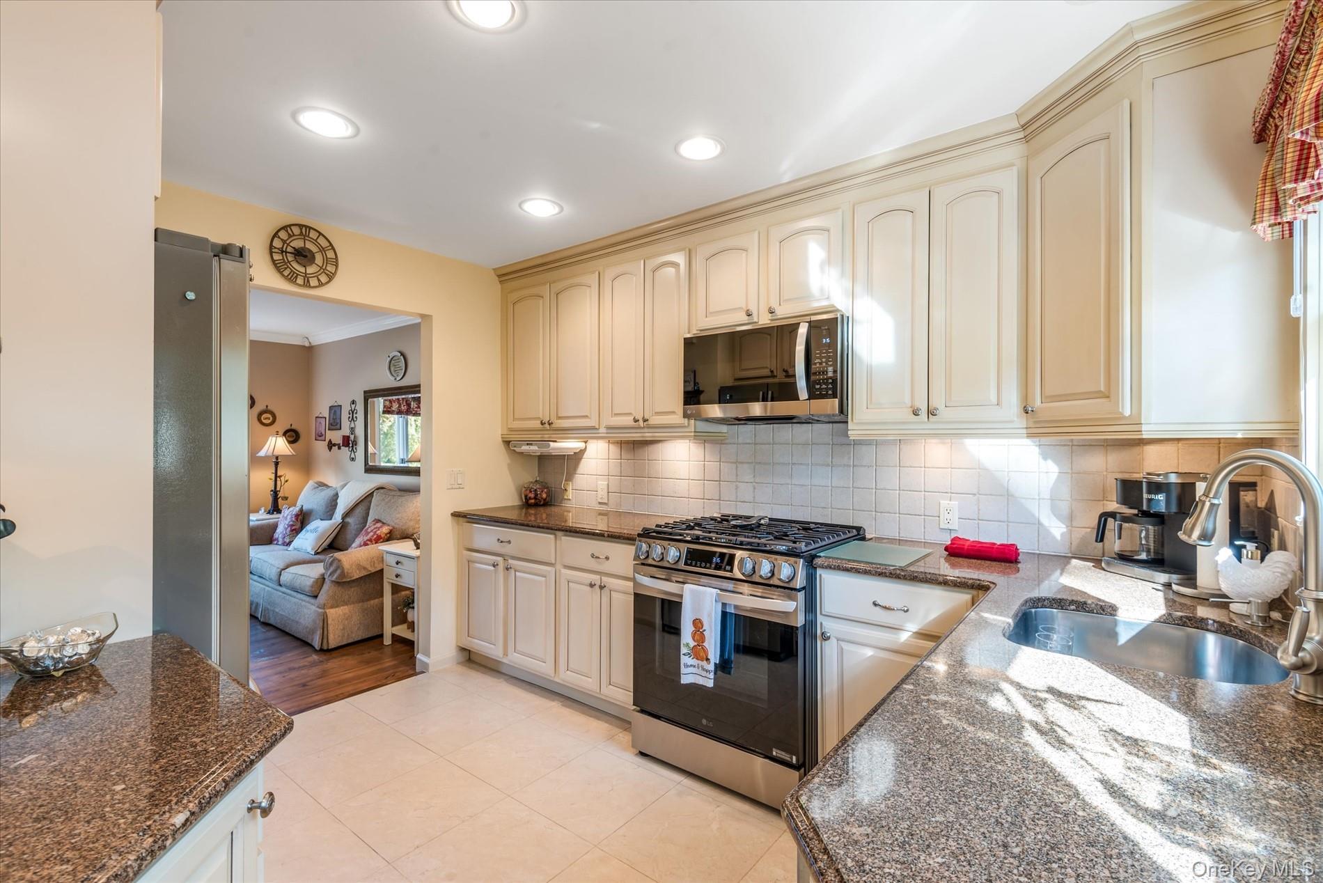 18 Violet Road, Bayville, NY 11709