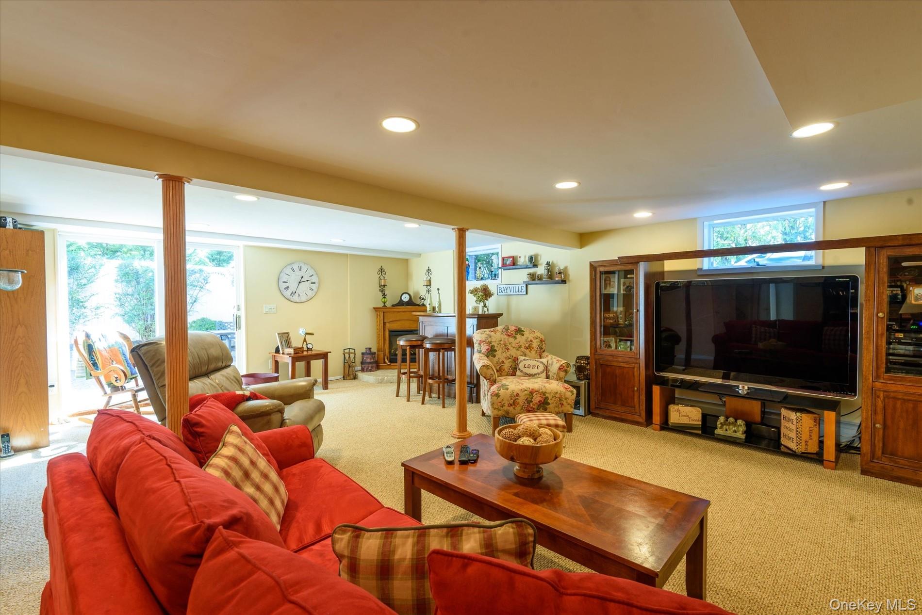 18 Violet Road, Bayville, NY 11709