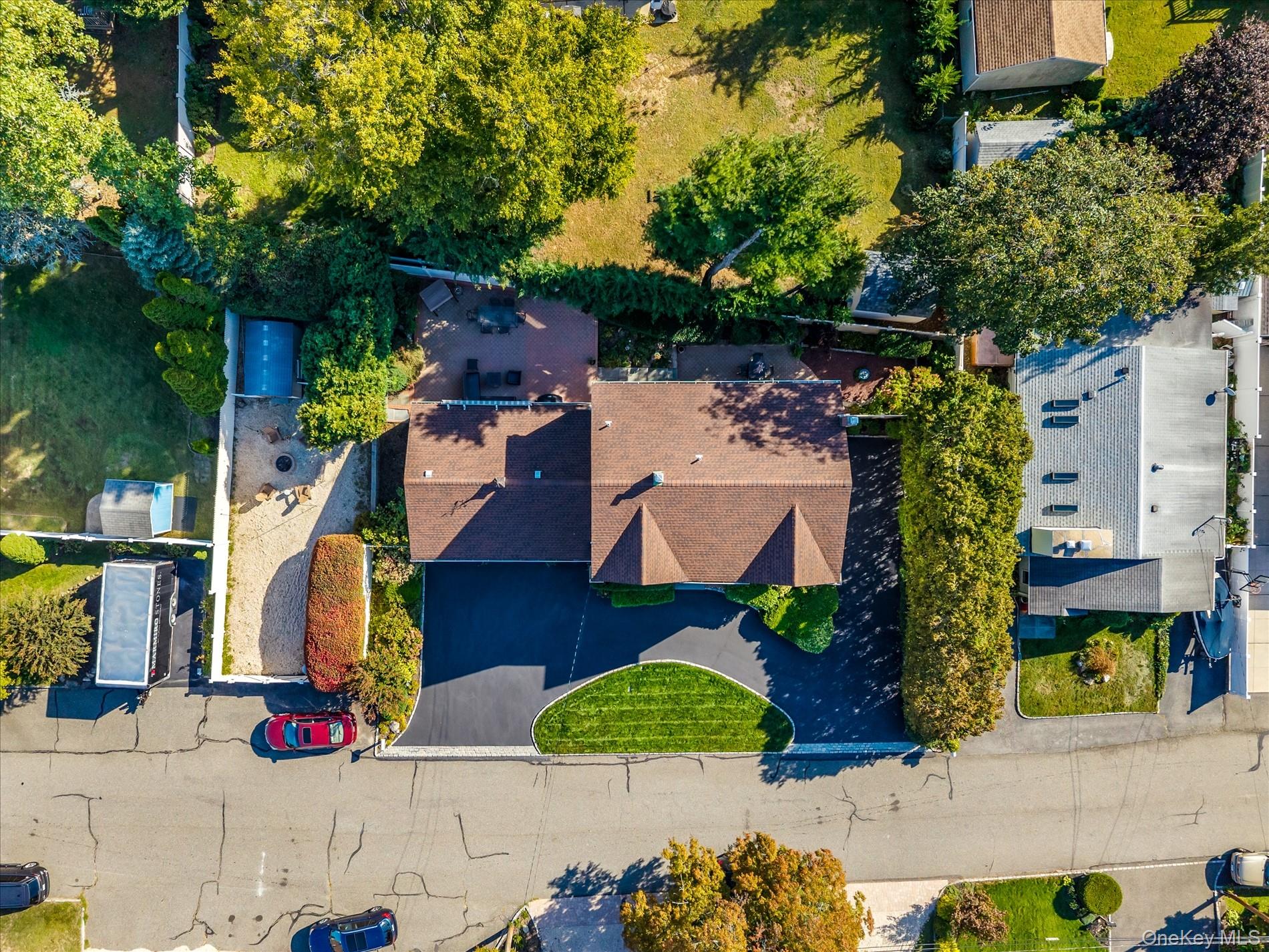 18 Violet Road, Bayville, NY 11709