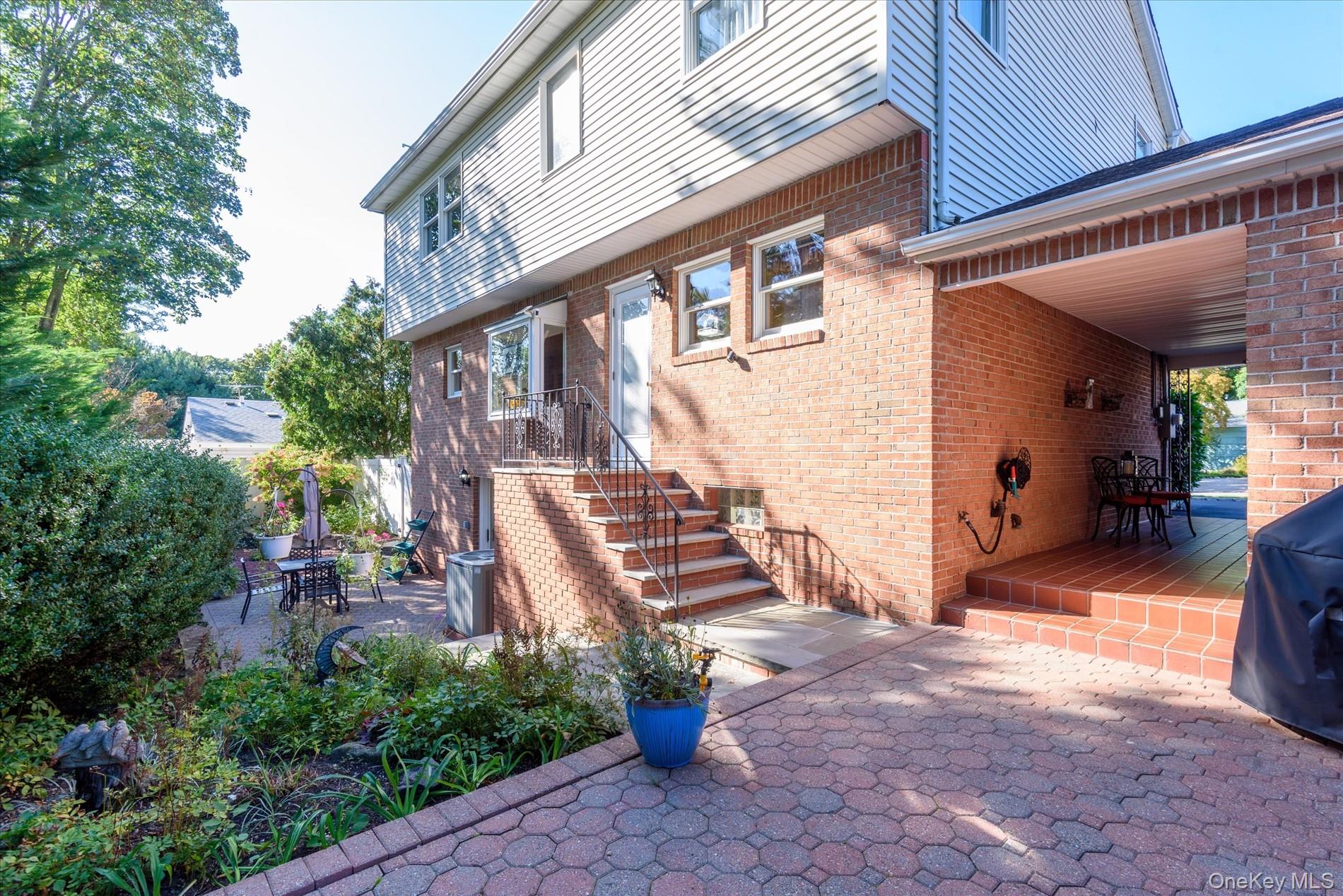 18 Violet Road, Bayville, NY 11709