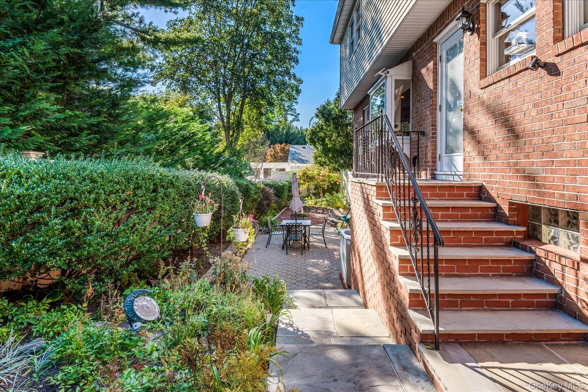 18 Violet Road, Bayville, NY 11709