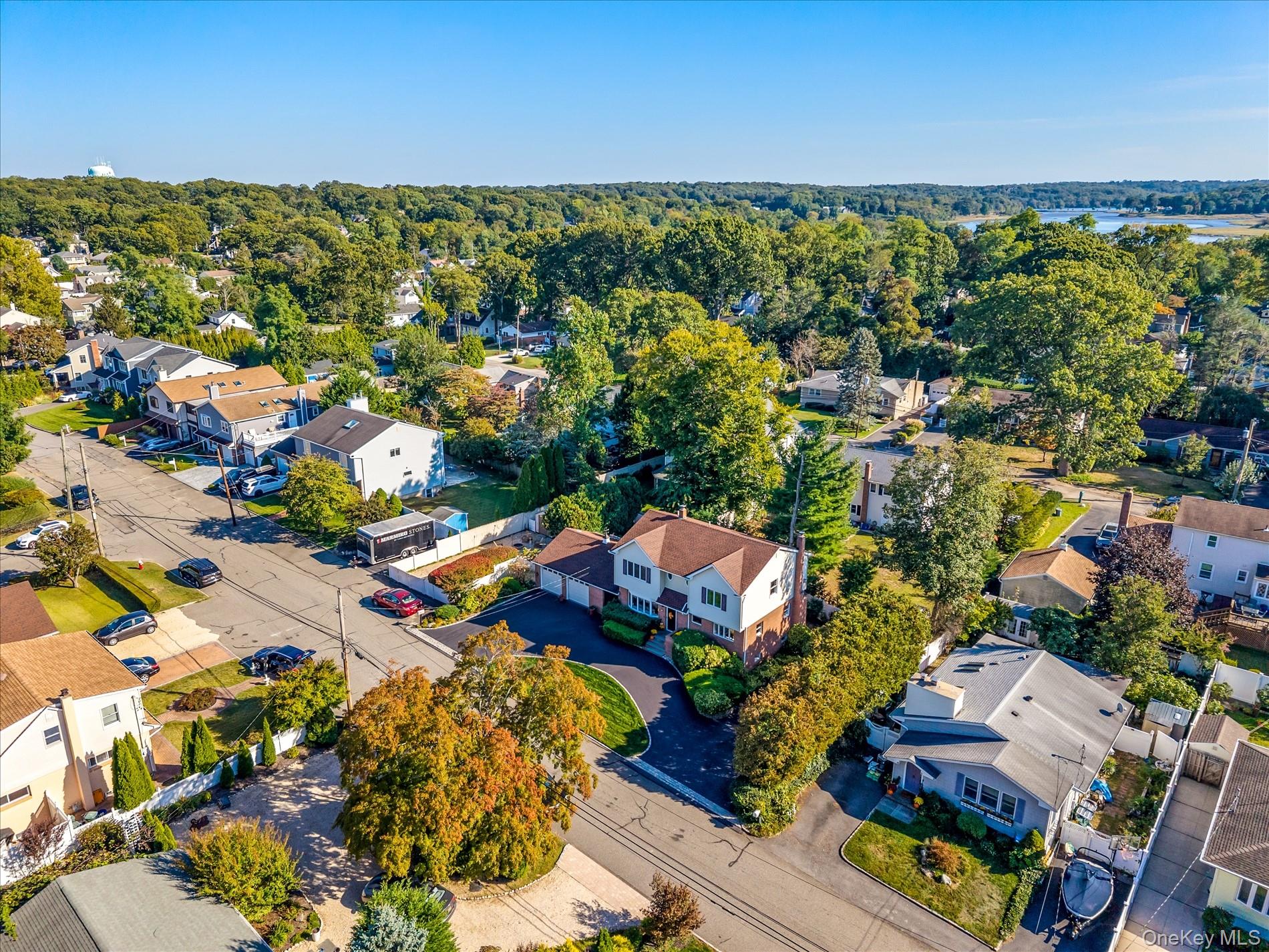 18 Violet Road, Bayville, NY 11709