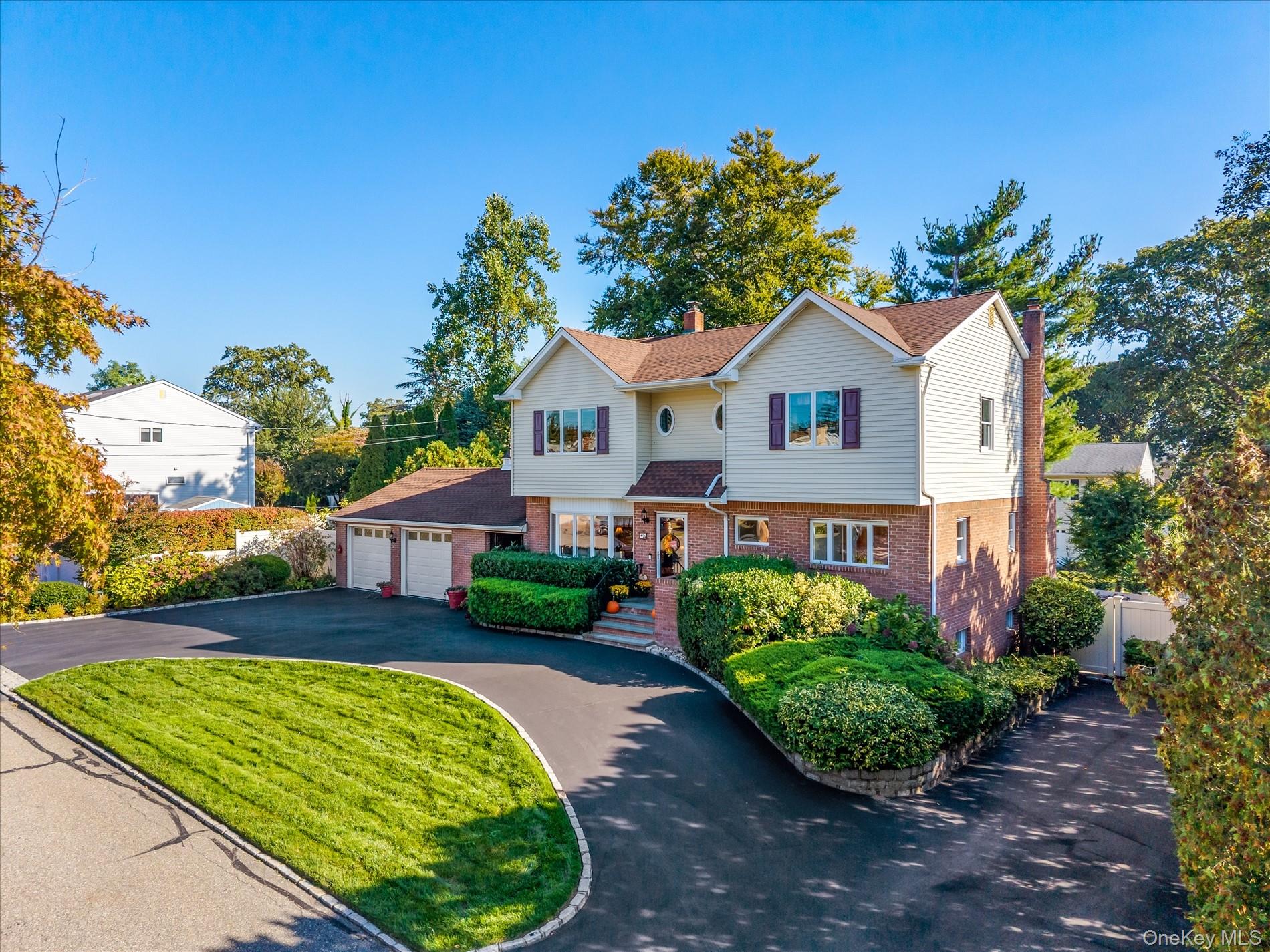 18 Violet Road, Bayville, NY 11709