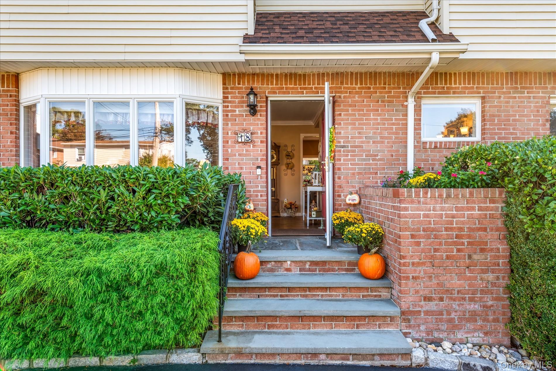 18 Violet Road, Bayville, NY 11709