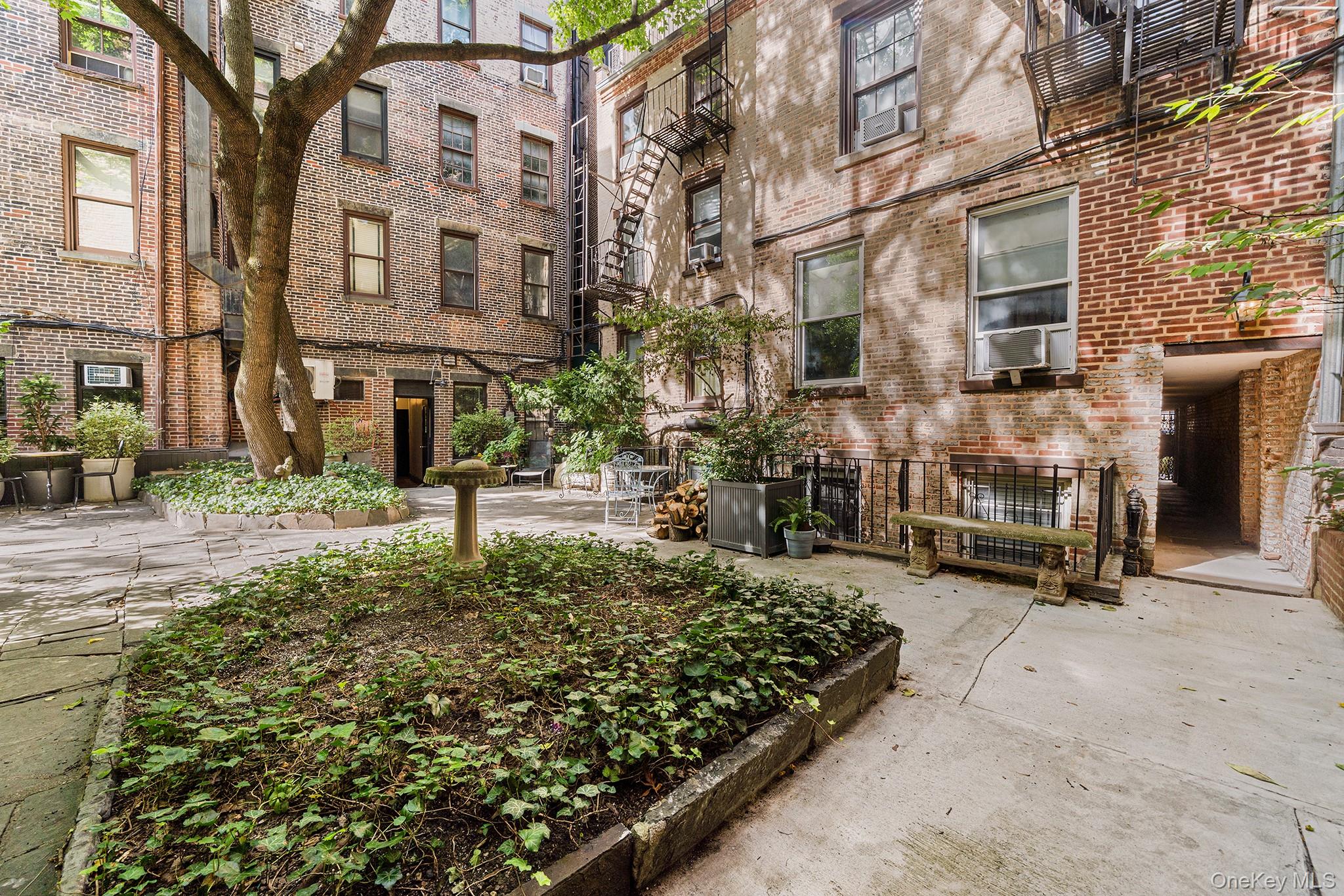 340 W 11th Street # 3WR, New York (Manhattan), NY 10014