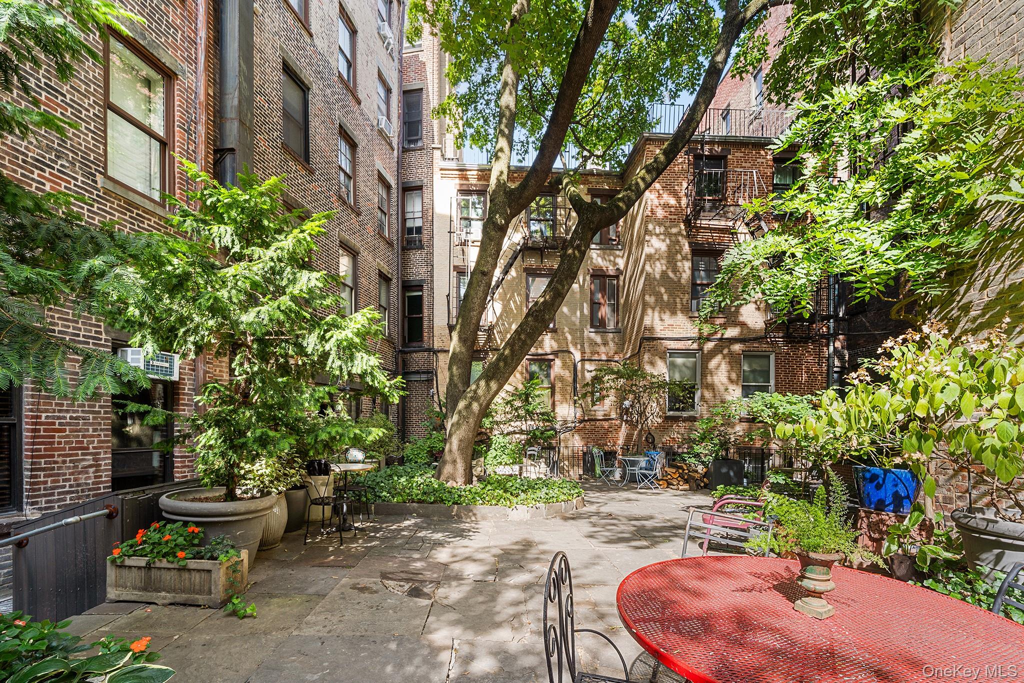 340 W 11th Street # 3WR, New York (Manhattan), NY 10014