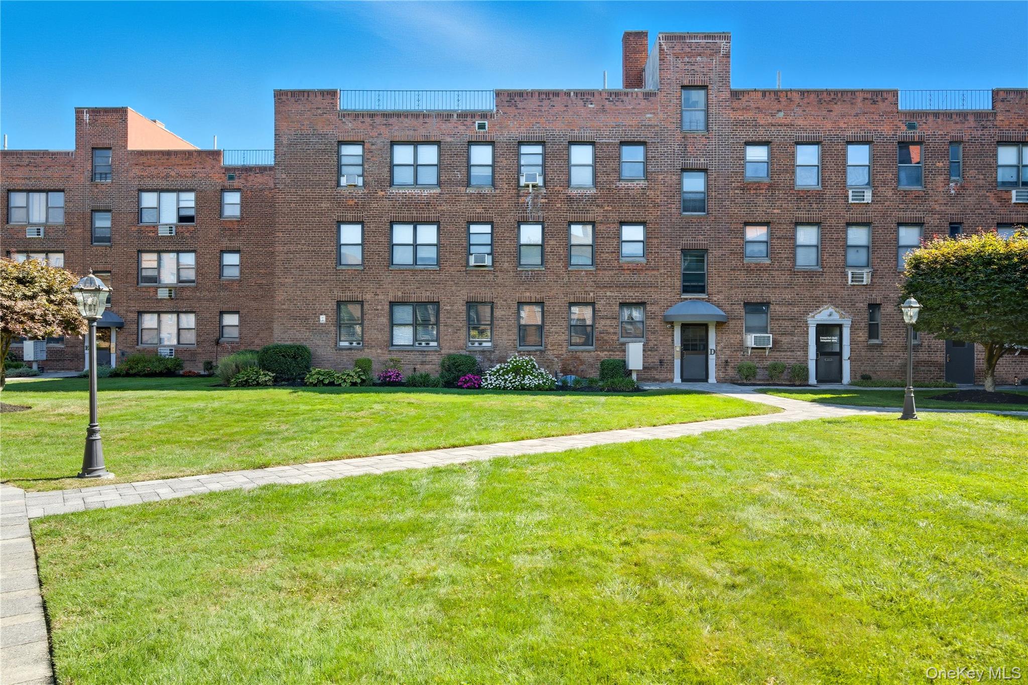 1 Jefferson Avenue # D2, Rockville Centre, NY 11570