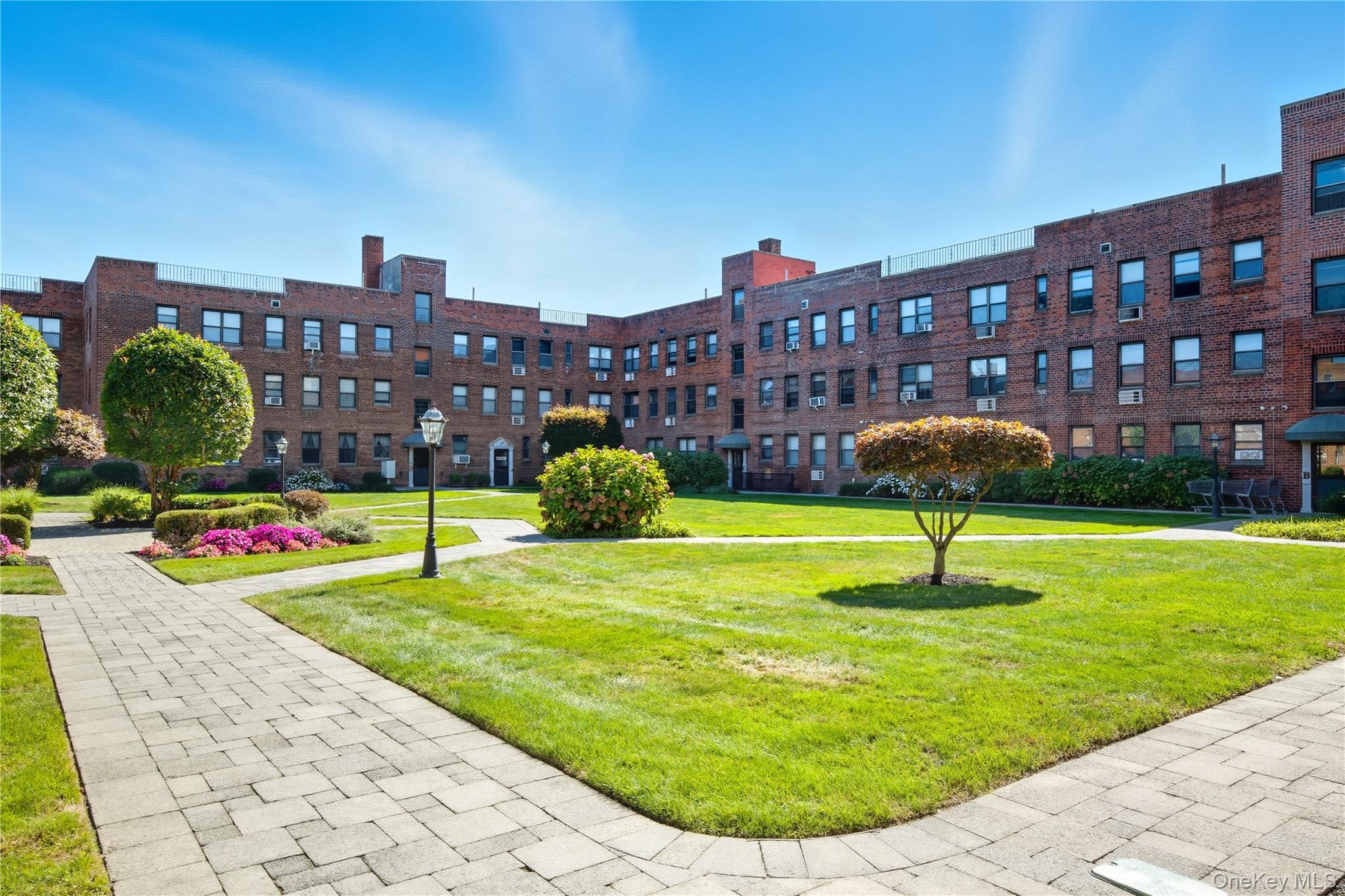 1 Jefferson Avenue # D2, Rockville Centre, NY 11570