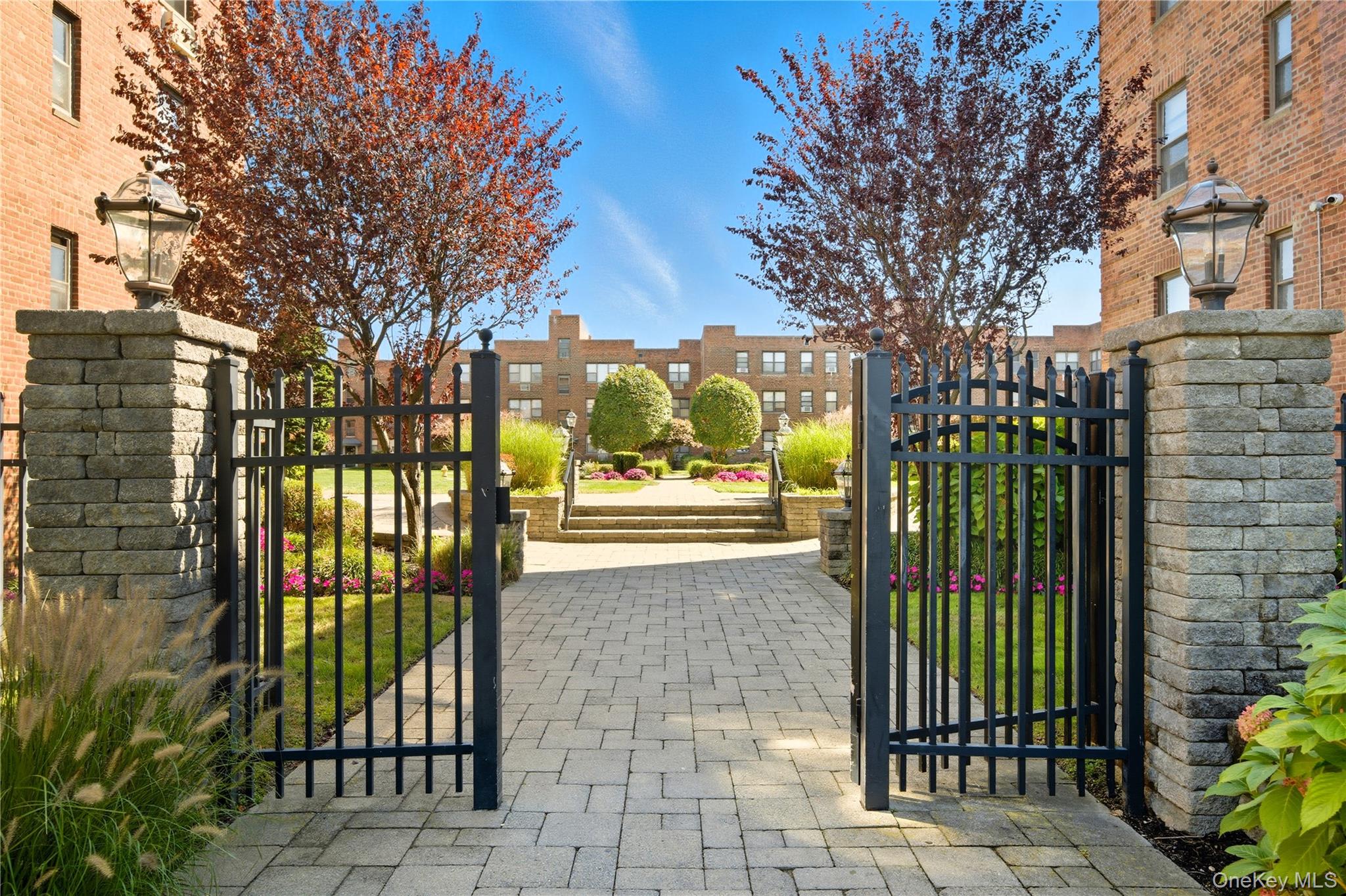 1 Jefferson Avenue # D2, Rockville Centre, NY 11570