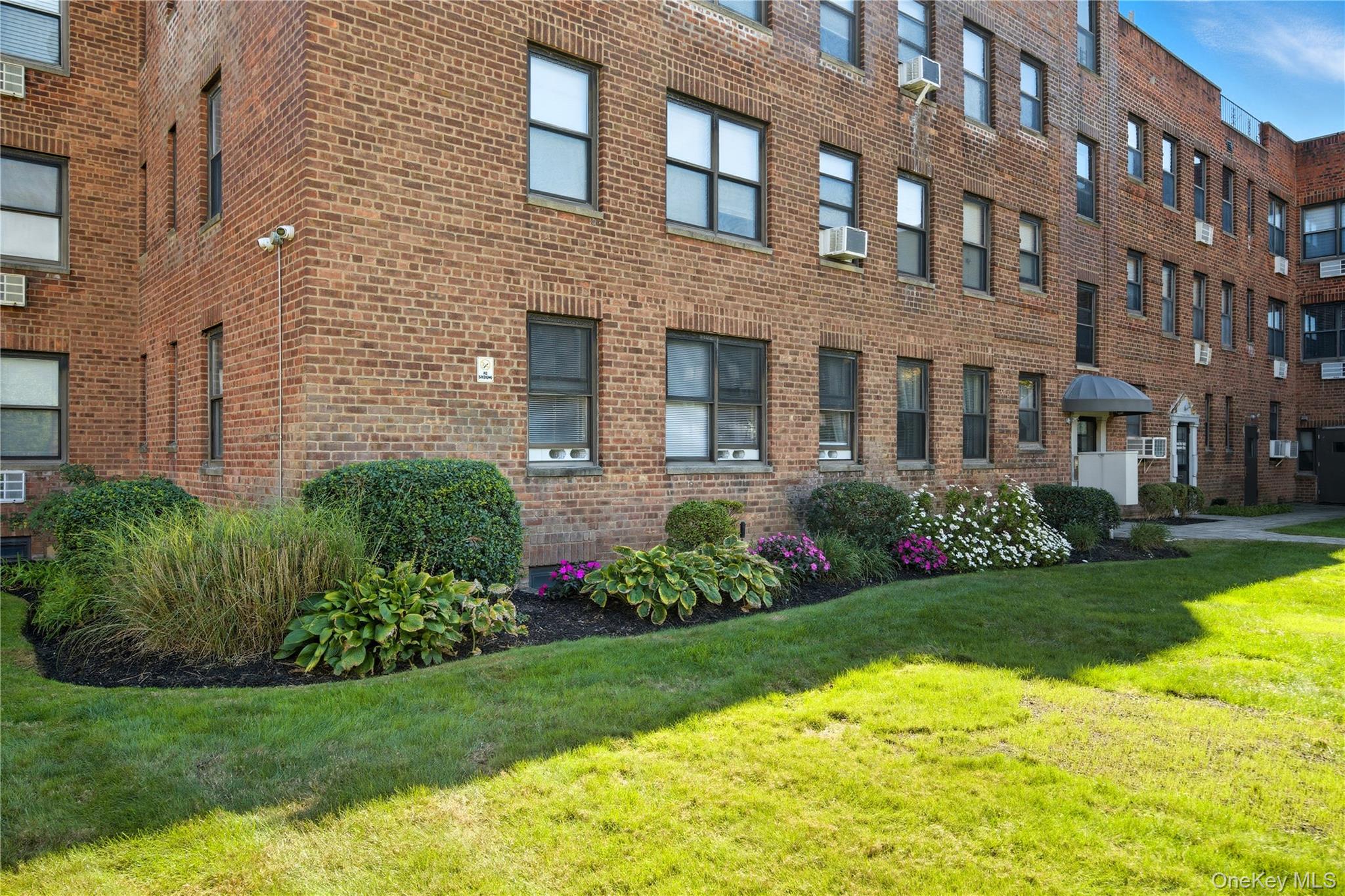 1 Jefferson Avenue # D2, Rockville Centre, NY 11570