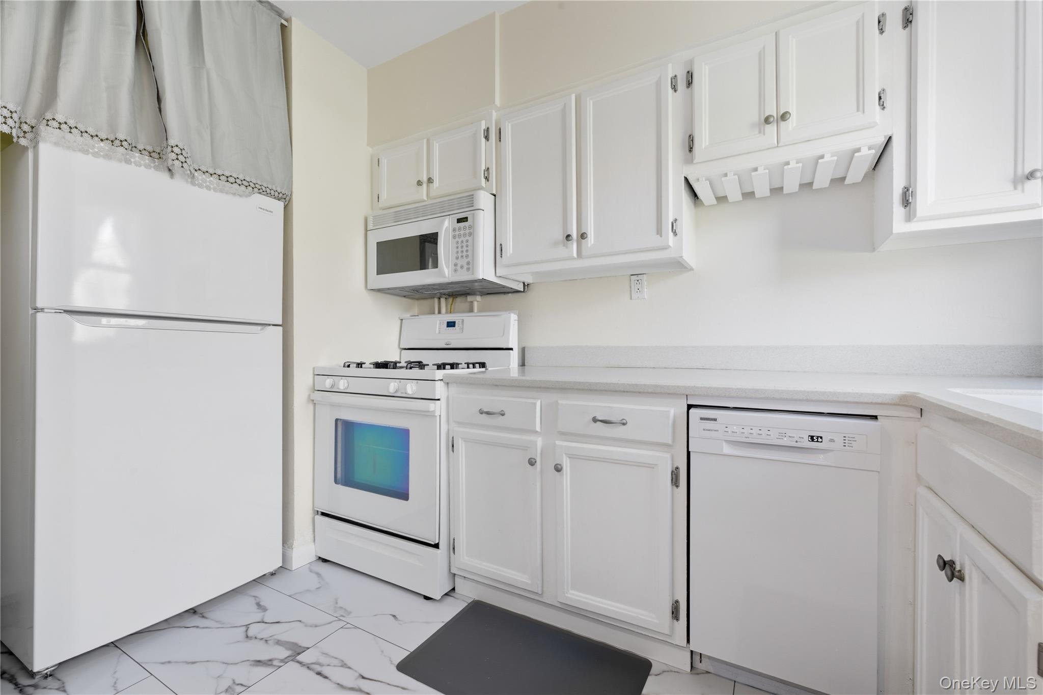 1 Jefferson Avenue # D2, Rockville Centre, NY 11570