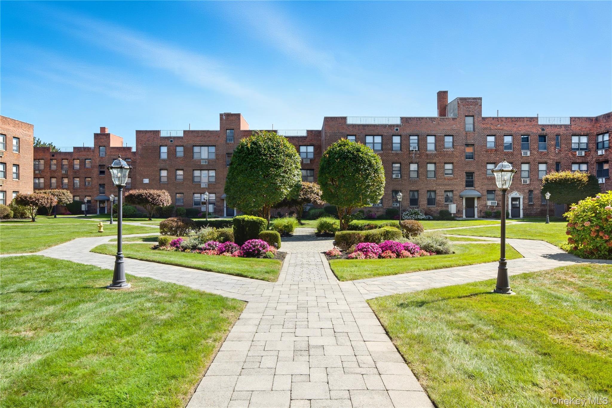 1 Jefferson Avenue # D2, Rockville Centre, NY 11570