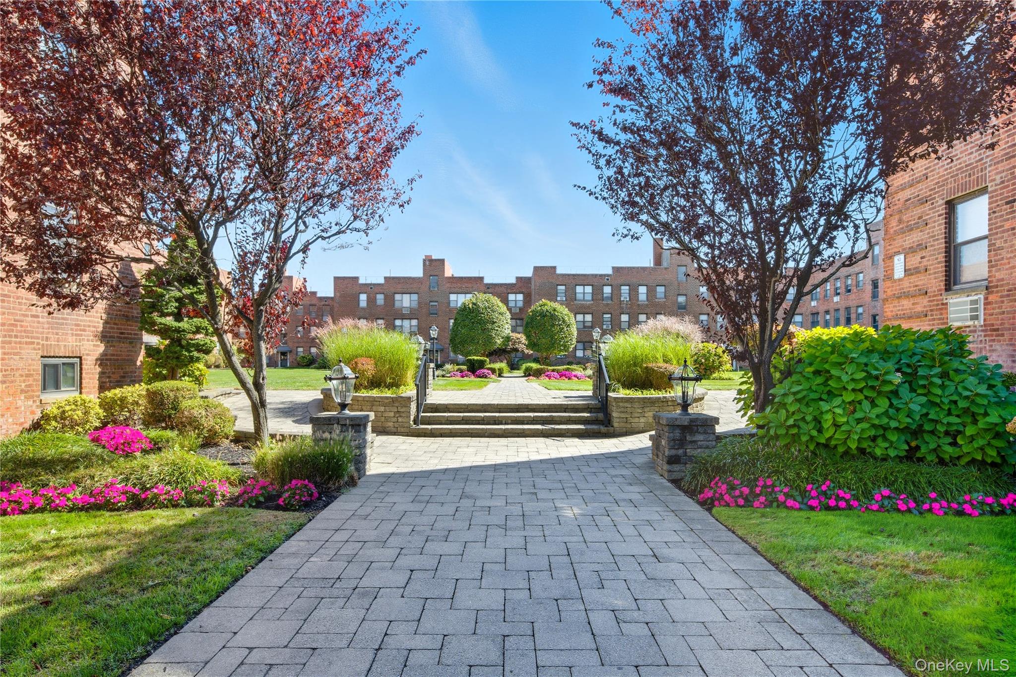 1 Jefferson Avenue # D2, Rockville Centre, NY 11570