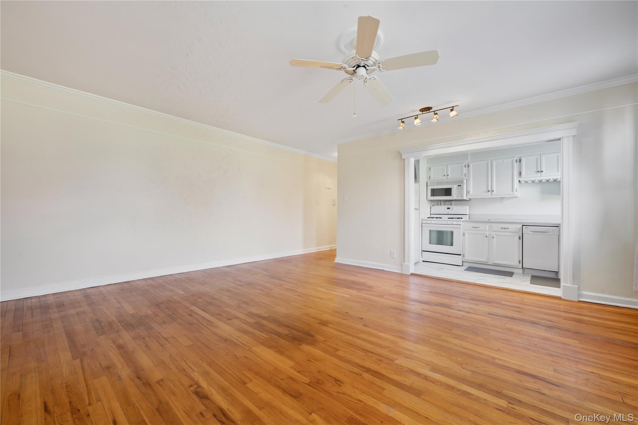 1 Jefferson Avenue # D2, Rockville Centre, NY 11570