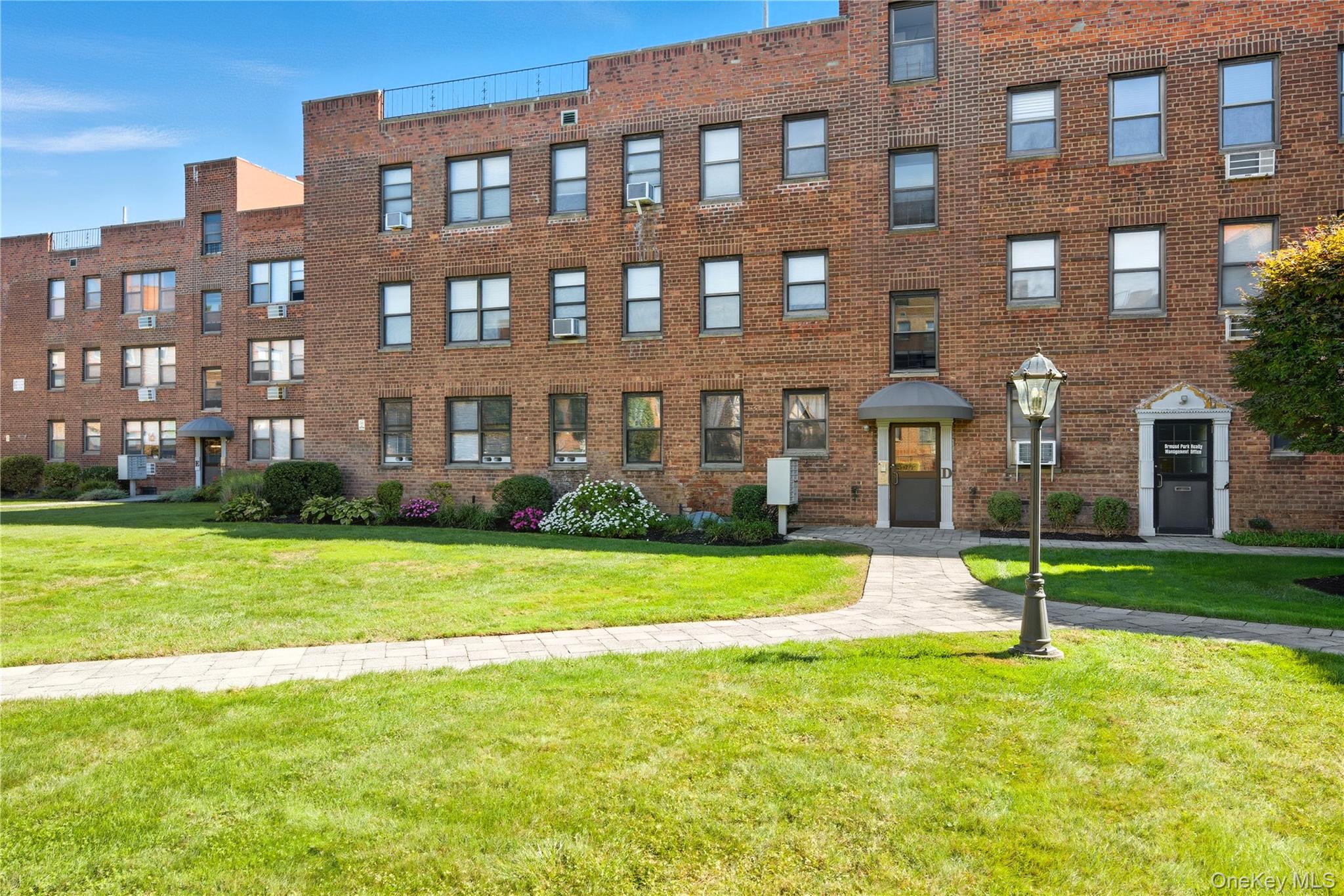 1 Jefferson Avenue # D2, Rockville Centre, NY 11570