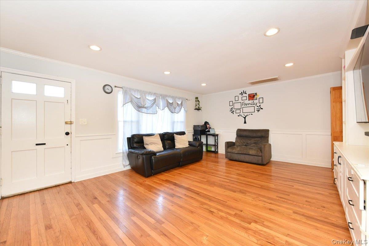 2093 Baylis Avenue, Elmont, NY 11003