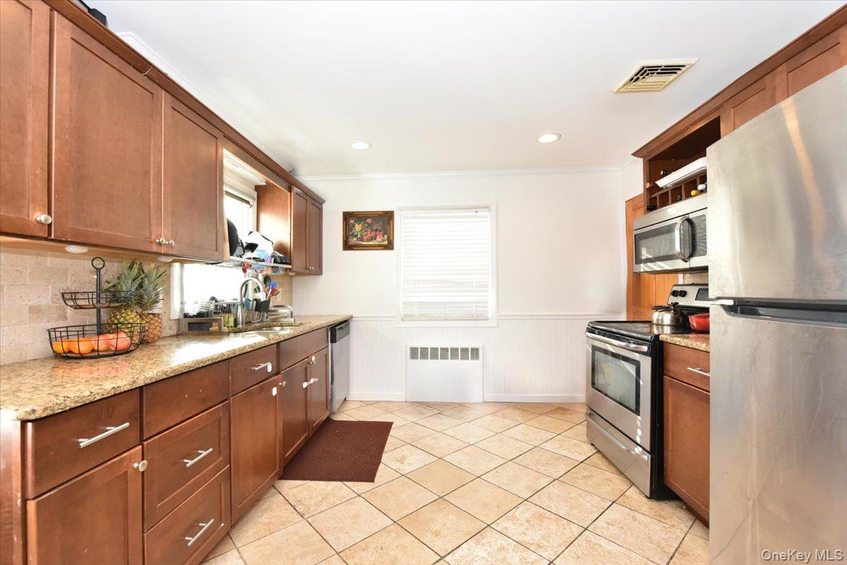 2093 Baylis Avenue, Elmont, NY 11003