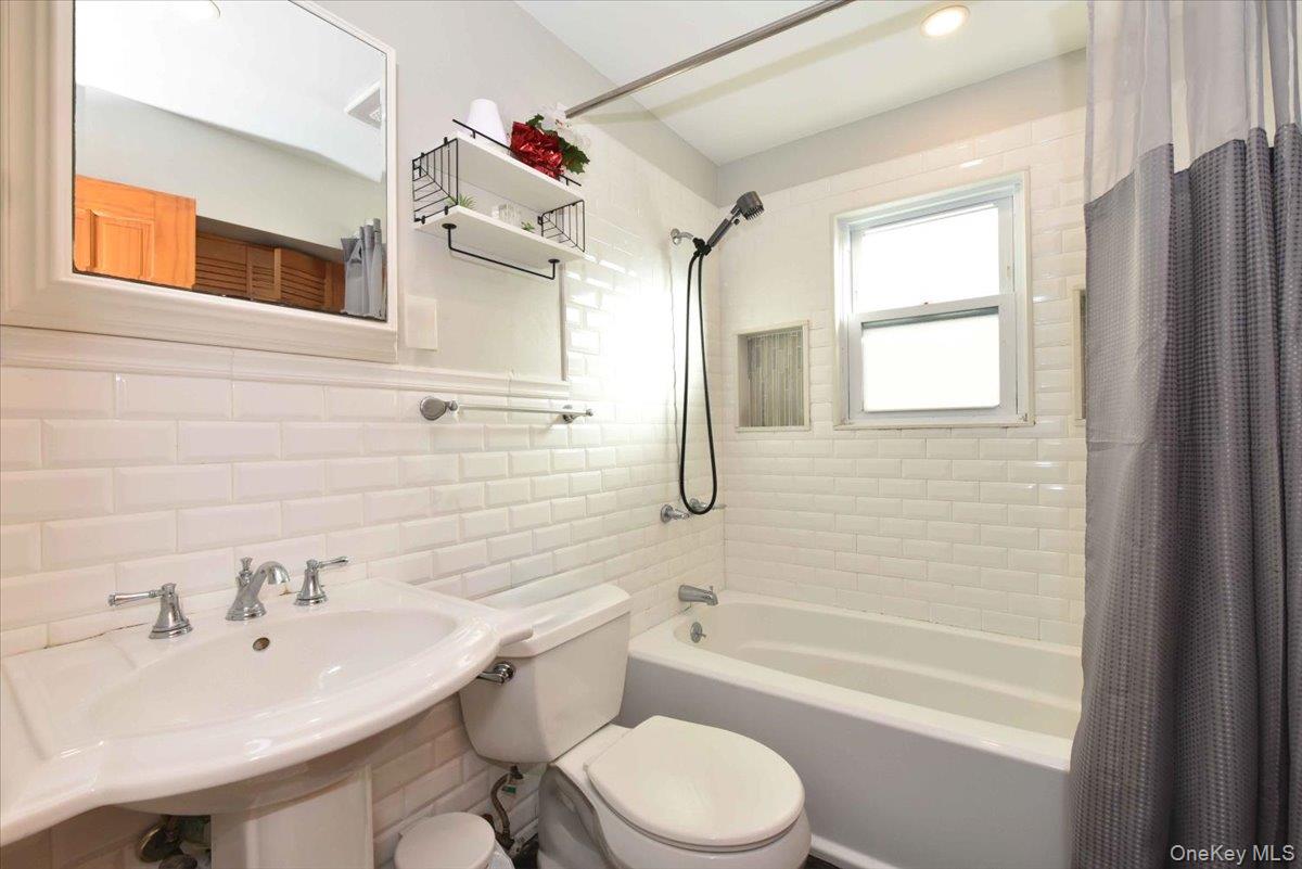 2093 Baylis Avenue, Elmont, NY 11003