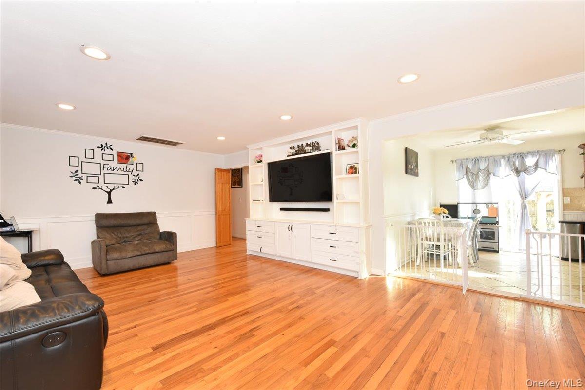 2093 Baylis Avenue, Elmont, NY 11003