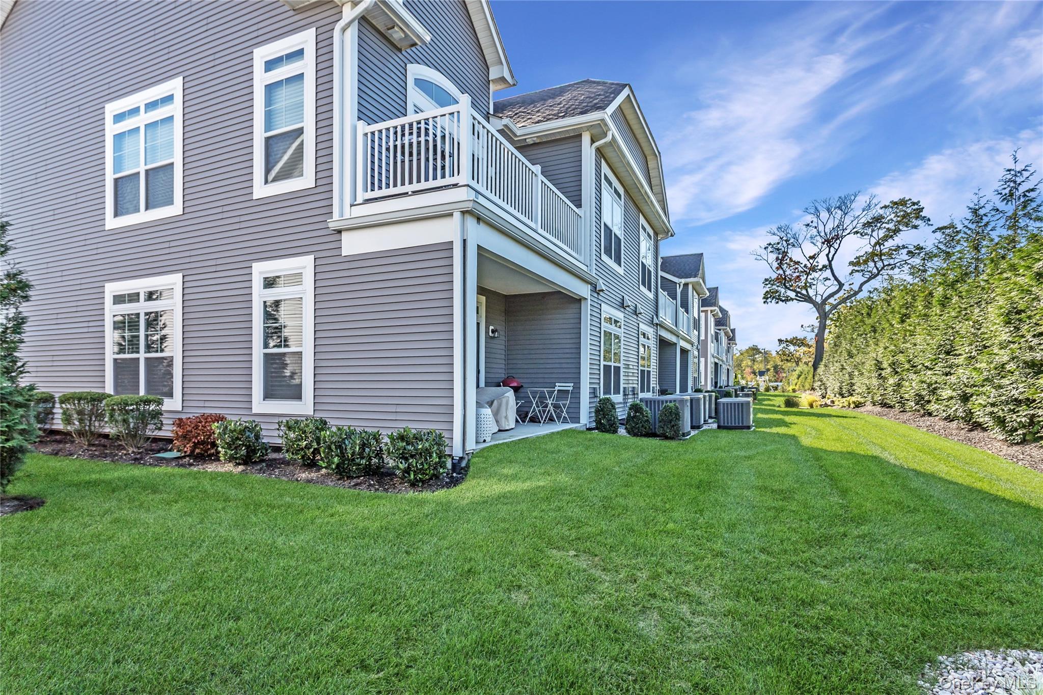 13 Seasons Way # 13, Dix Hills, NY 11746