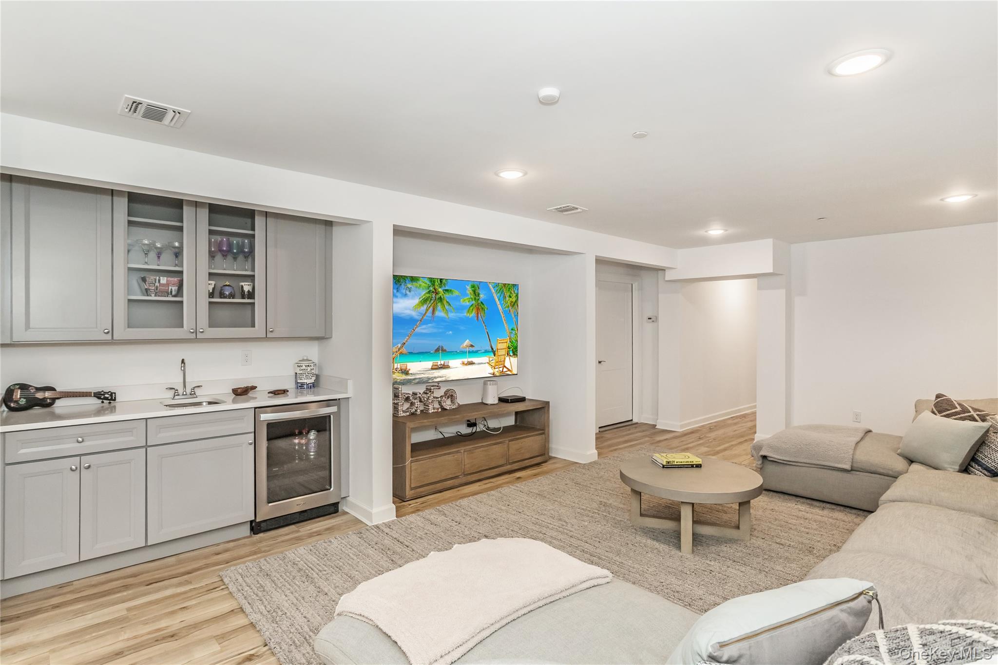 13 Seasons Way # 13, Dix Hills, NY 11746