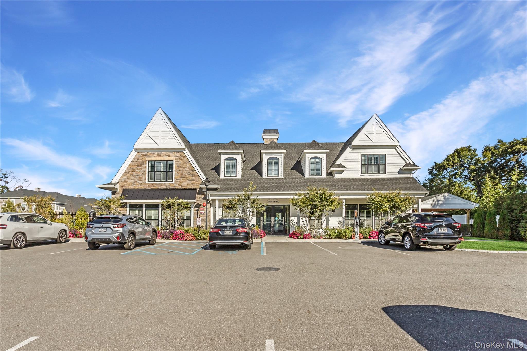 13 Seasons Way # 13, Dix Hills, NY 11746