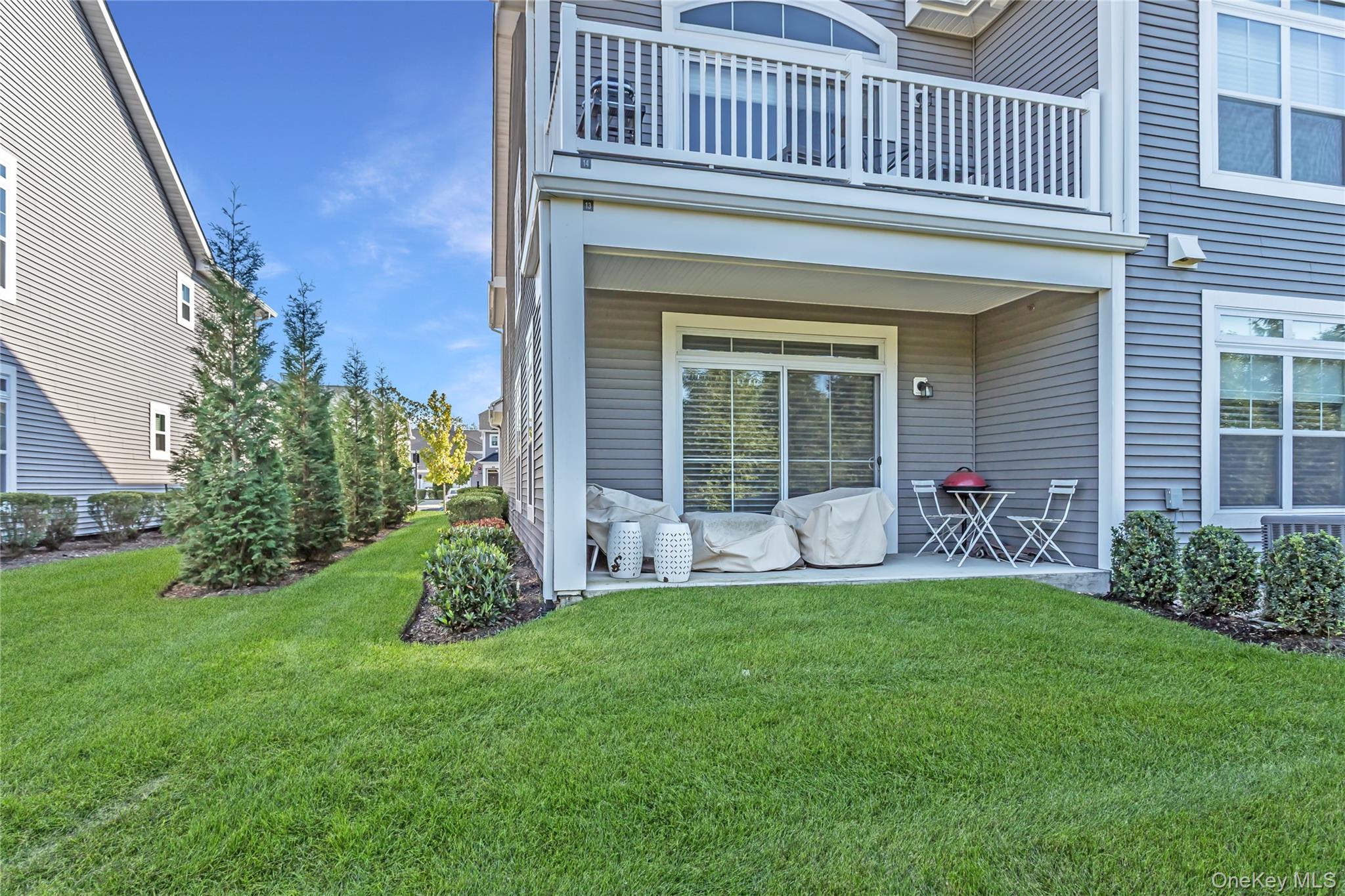 13 Seasons Way # 13, Dix Hills, NY 11746