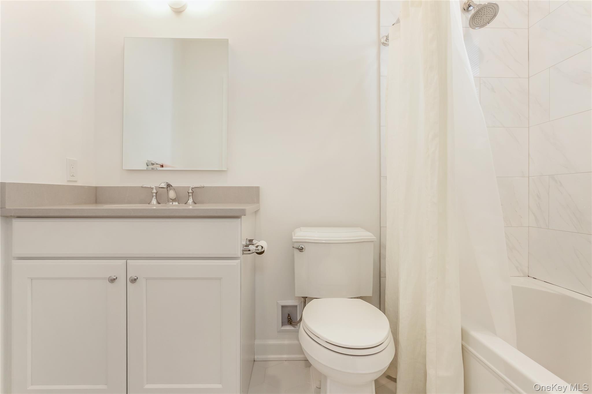 13 Seasons Way # 13, Dix Hills, NY 11746