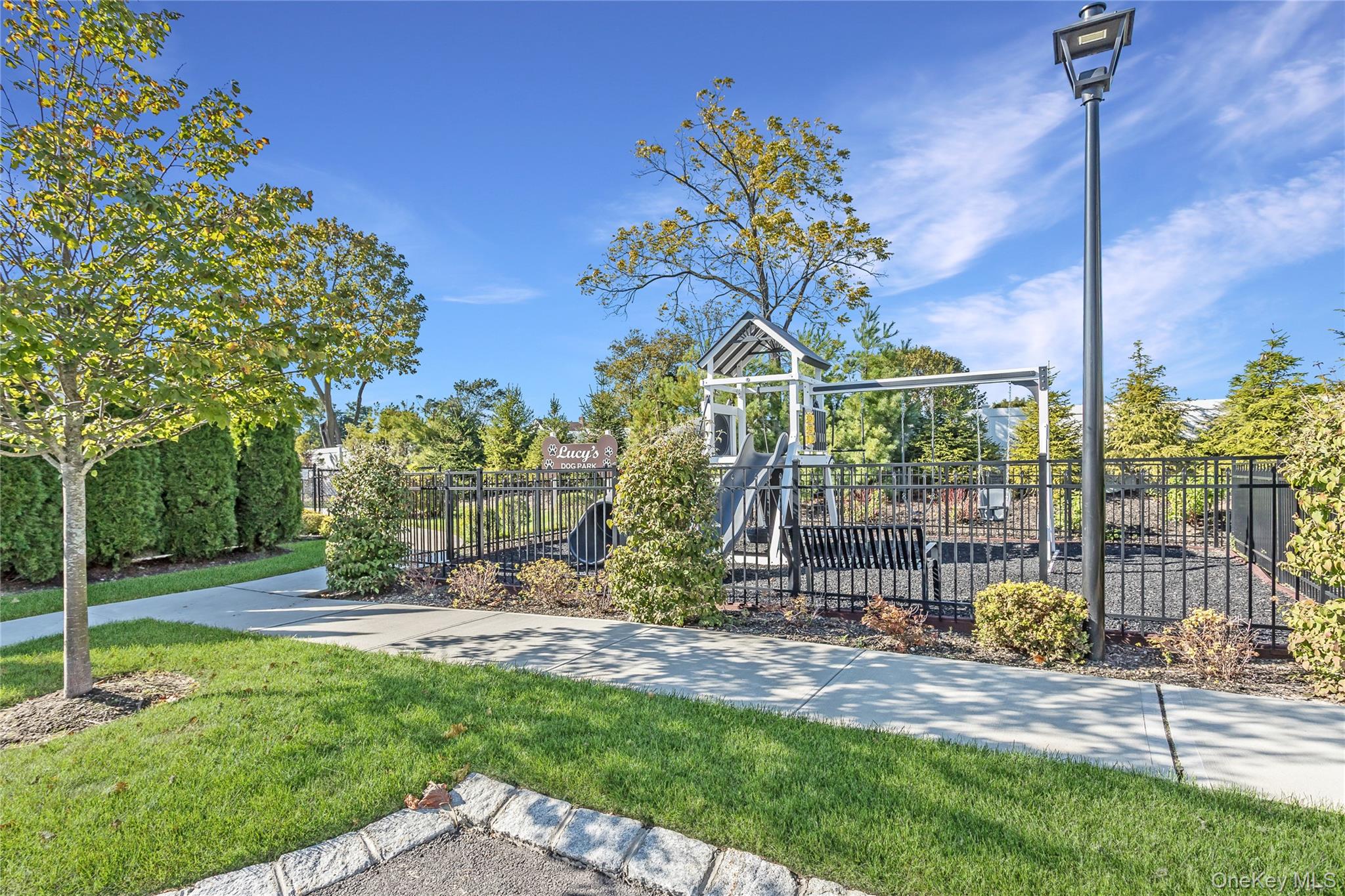 13 Seasons Way # 13, Dix Hills, NY 11746