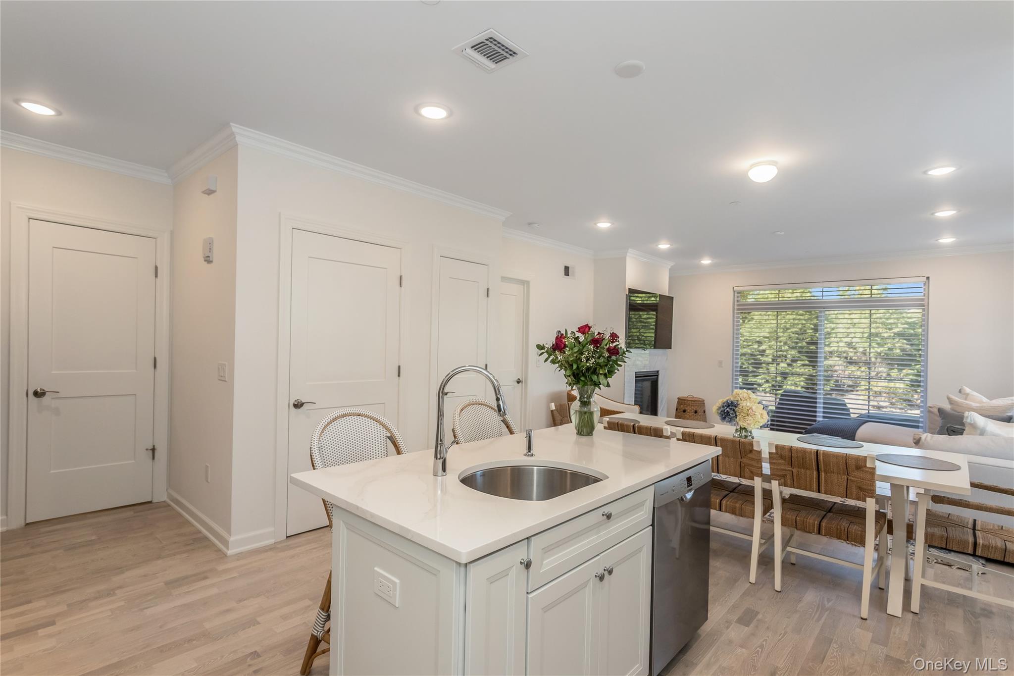 13 Seasons Way # 13, Dix Hills, NY 11746