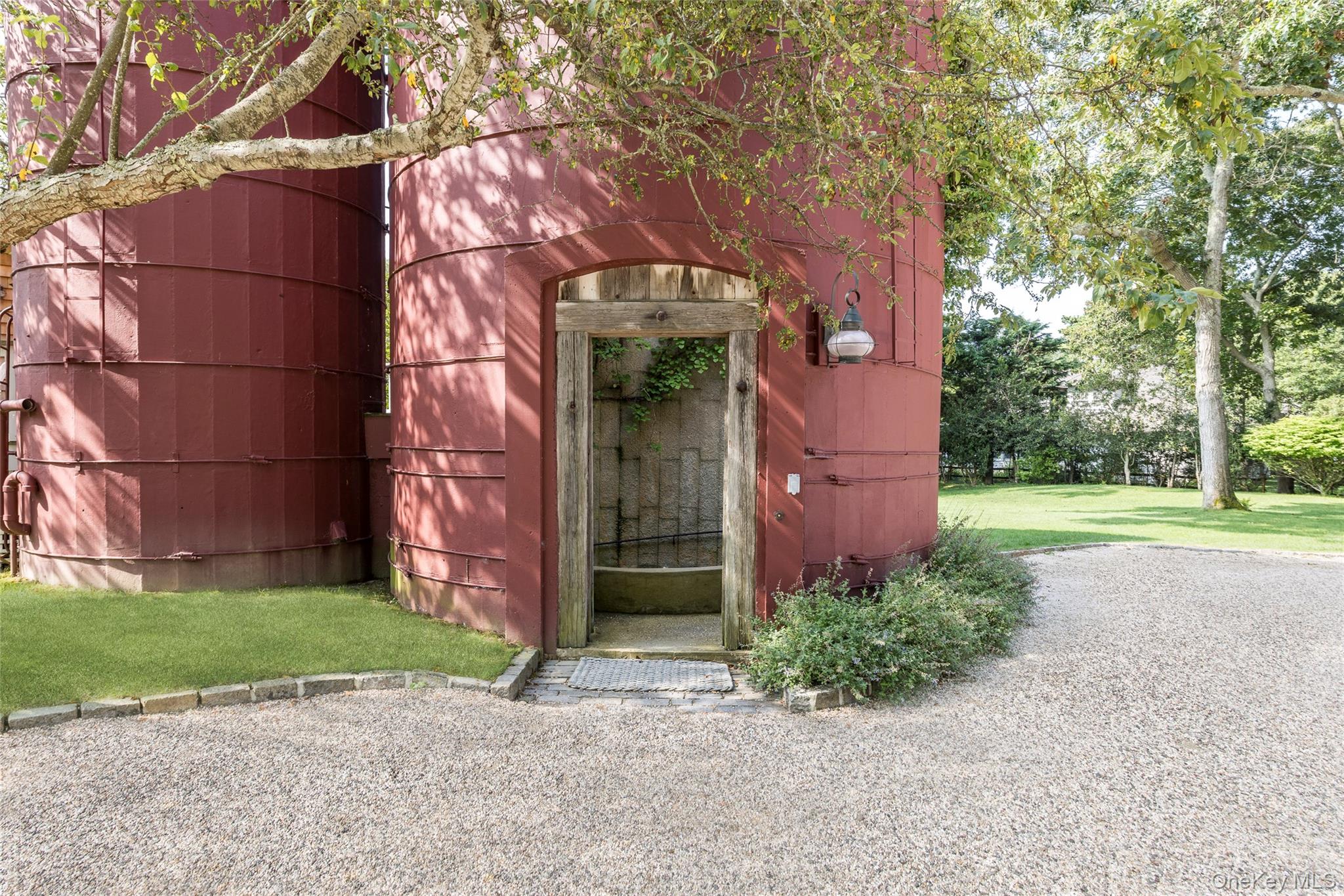 26 Ruxton Road, East Hampton, NY 11937