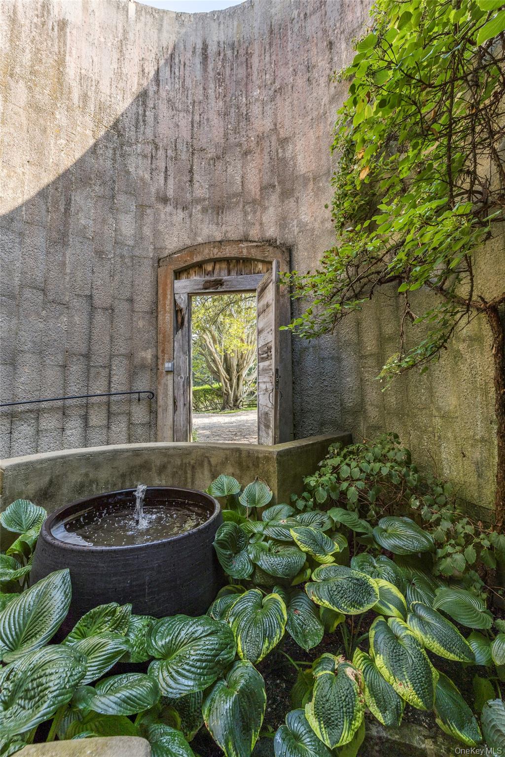 26 Ruxton Road, East Hampton, NY 11937