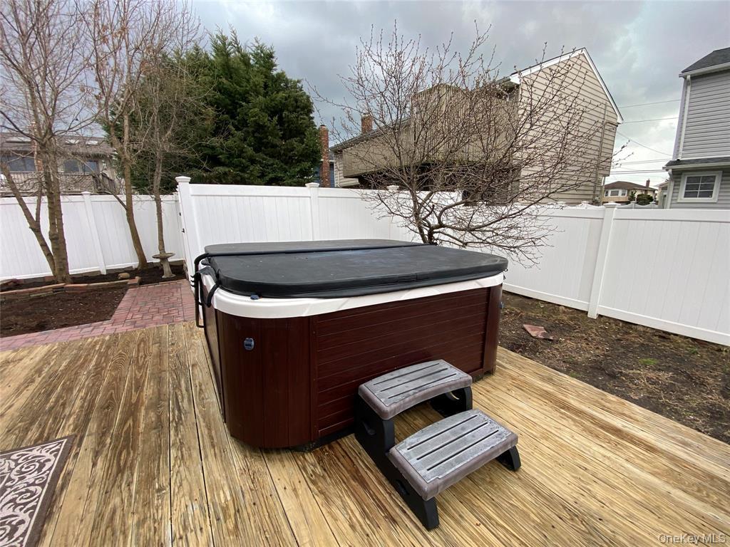 4081 Massachusetts Avenue, Island Park, NY 11558