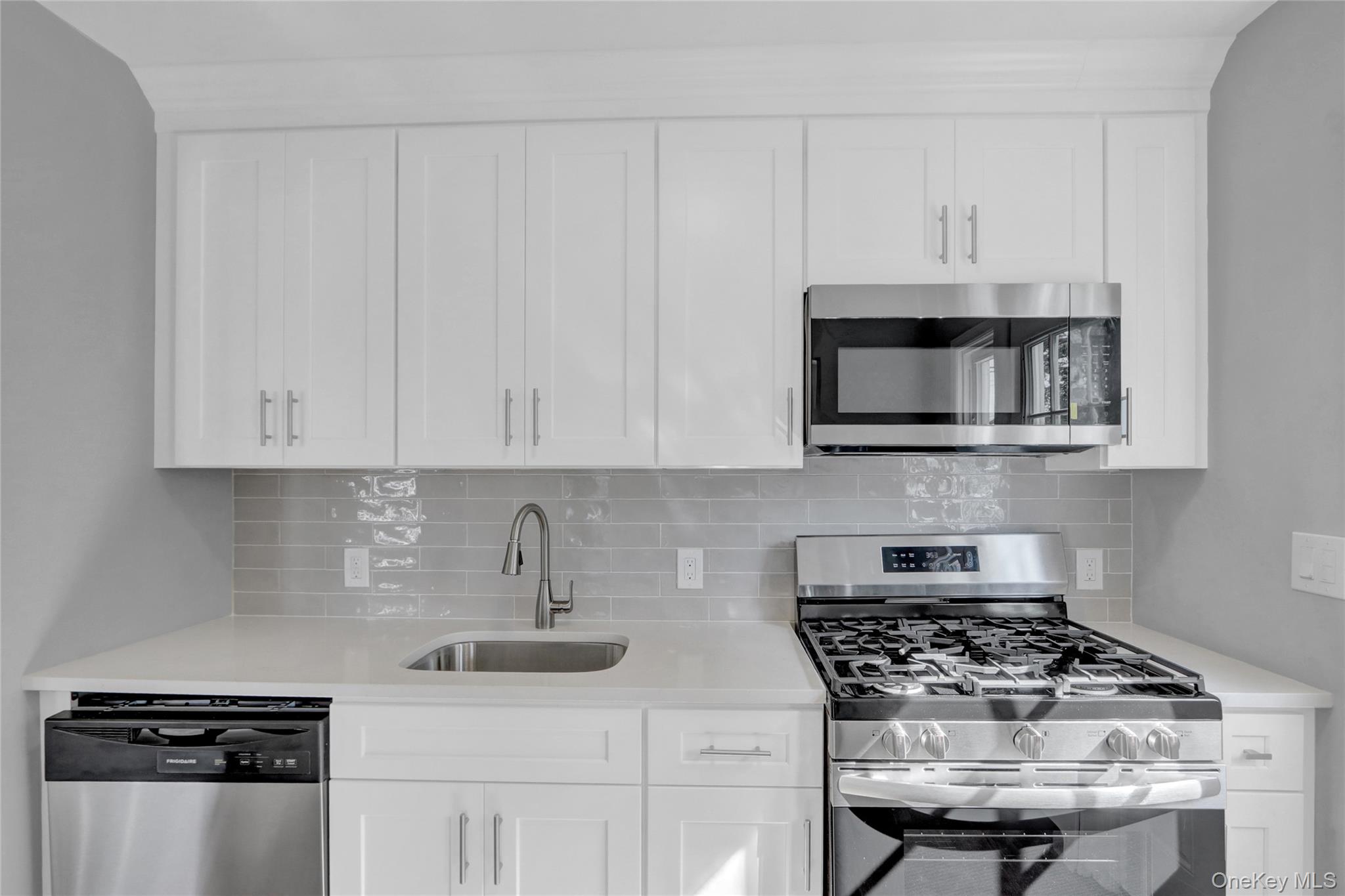 318 Vincent Avenue, Lynbrook, NY 11563