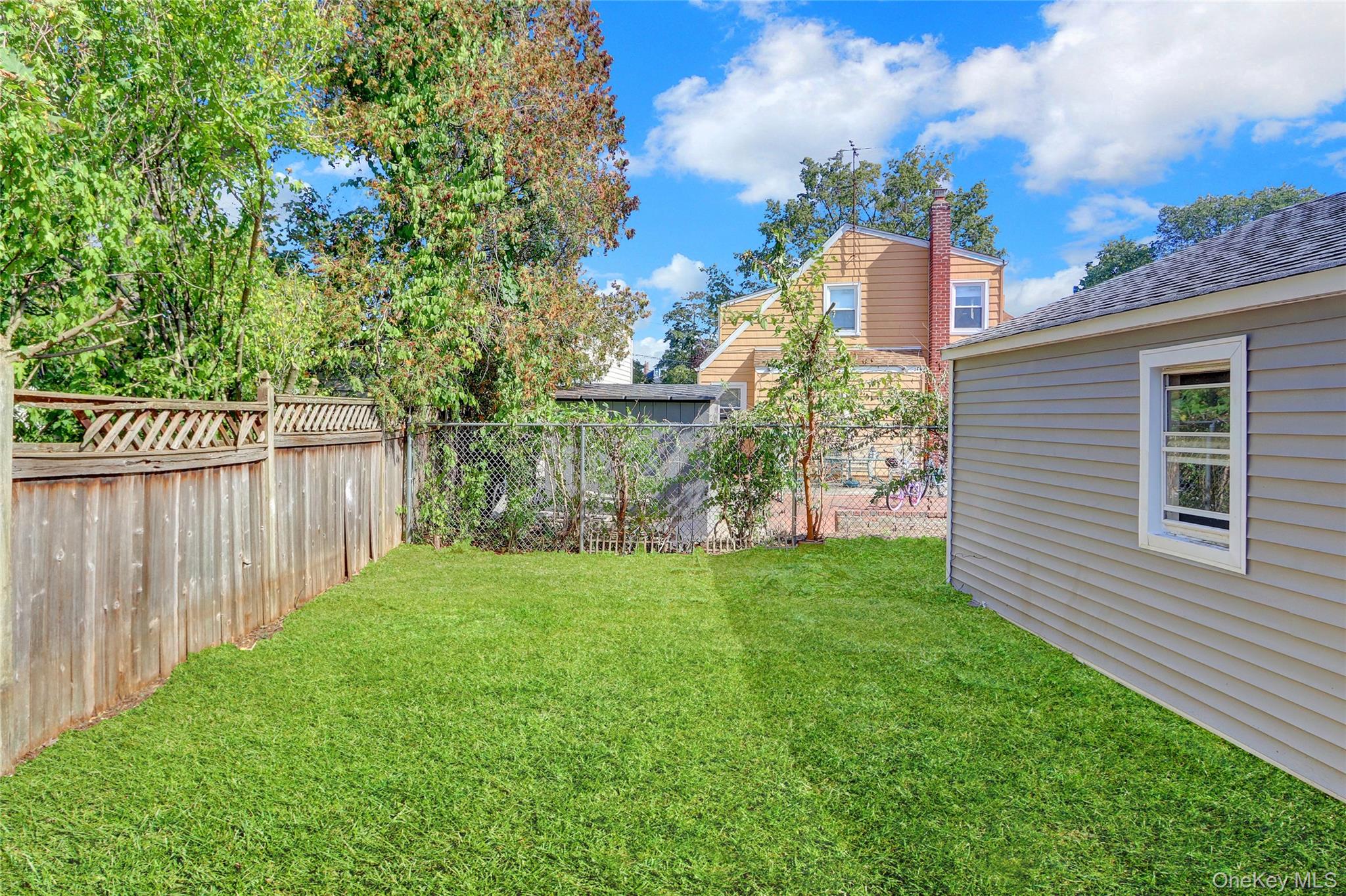 318 Vincent Avenue, Lynbrook, NY 11563