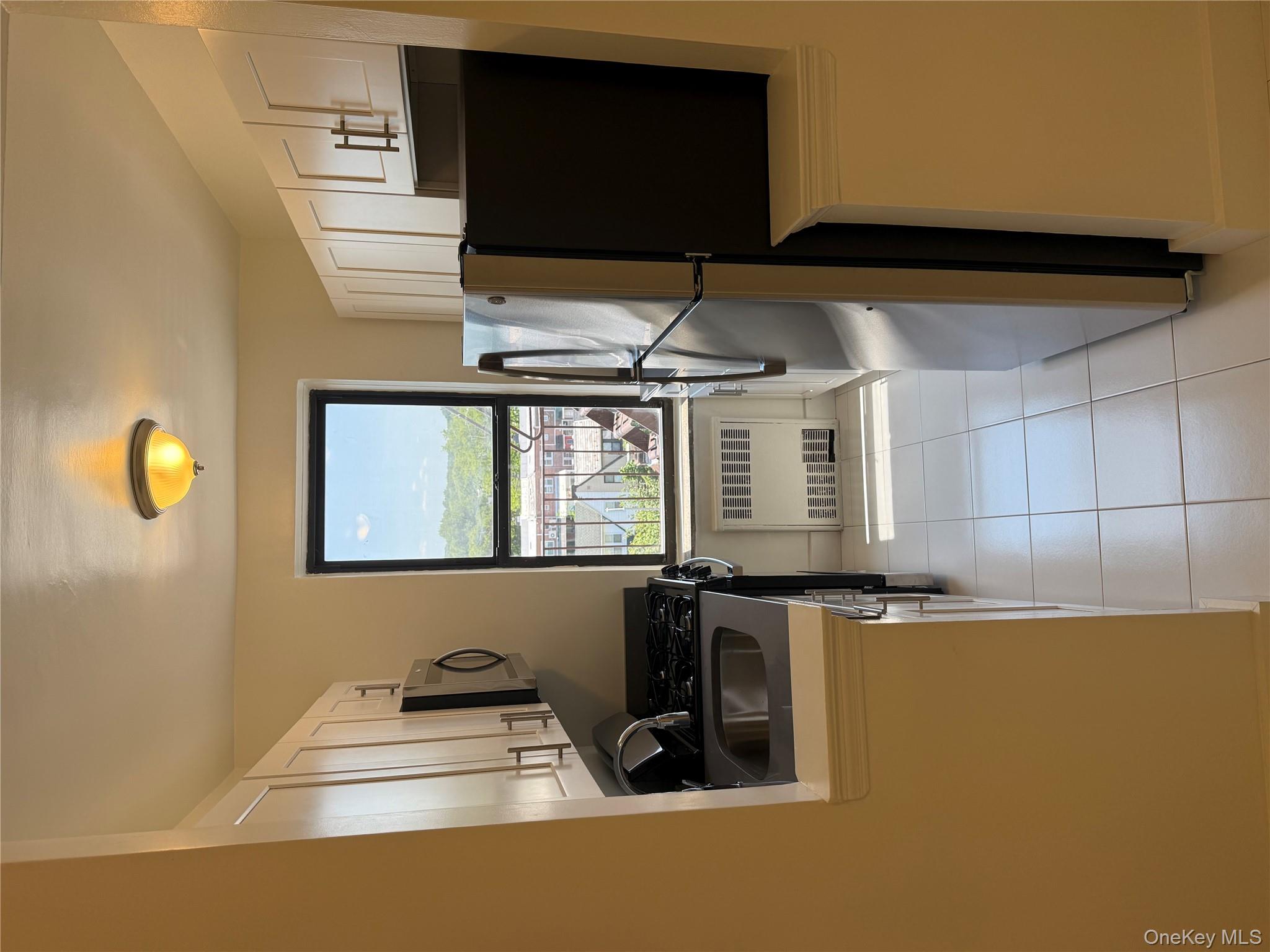 71-11 Yellowstone Boulevard # 7R, Forest Hills, NY 11375