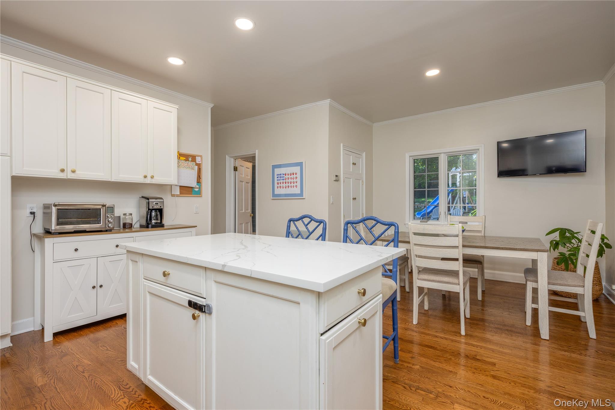 209 Pondfield Road W, Bronxville, NY 10708