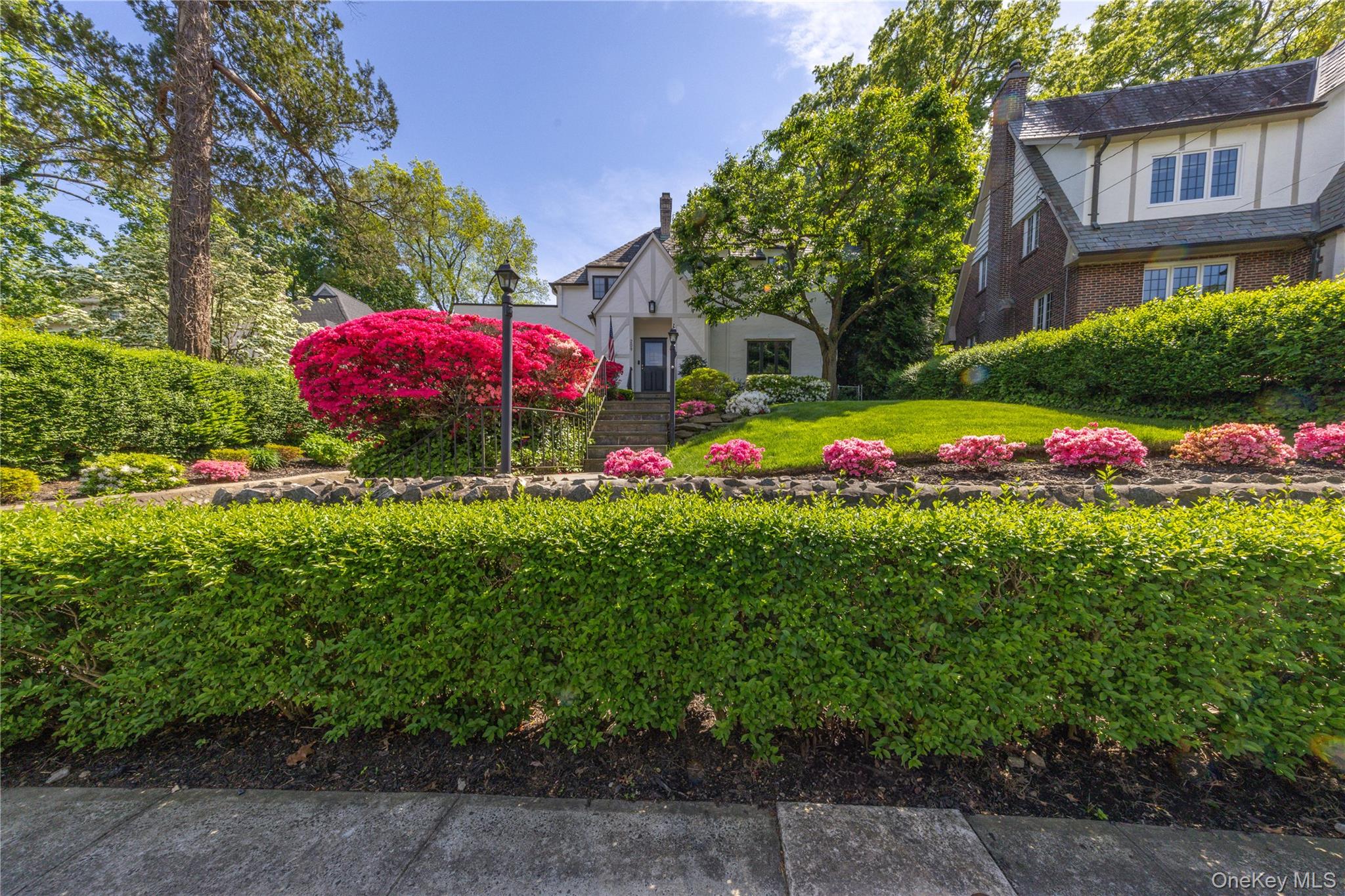 209 Pondfield Road W, Bronxville, NY 10708