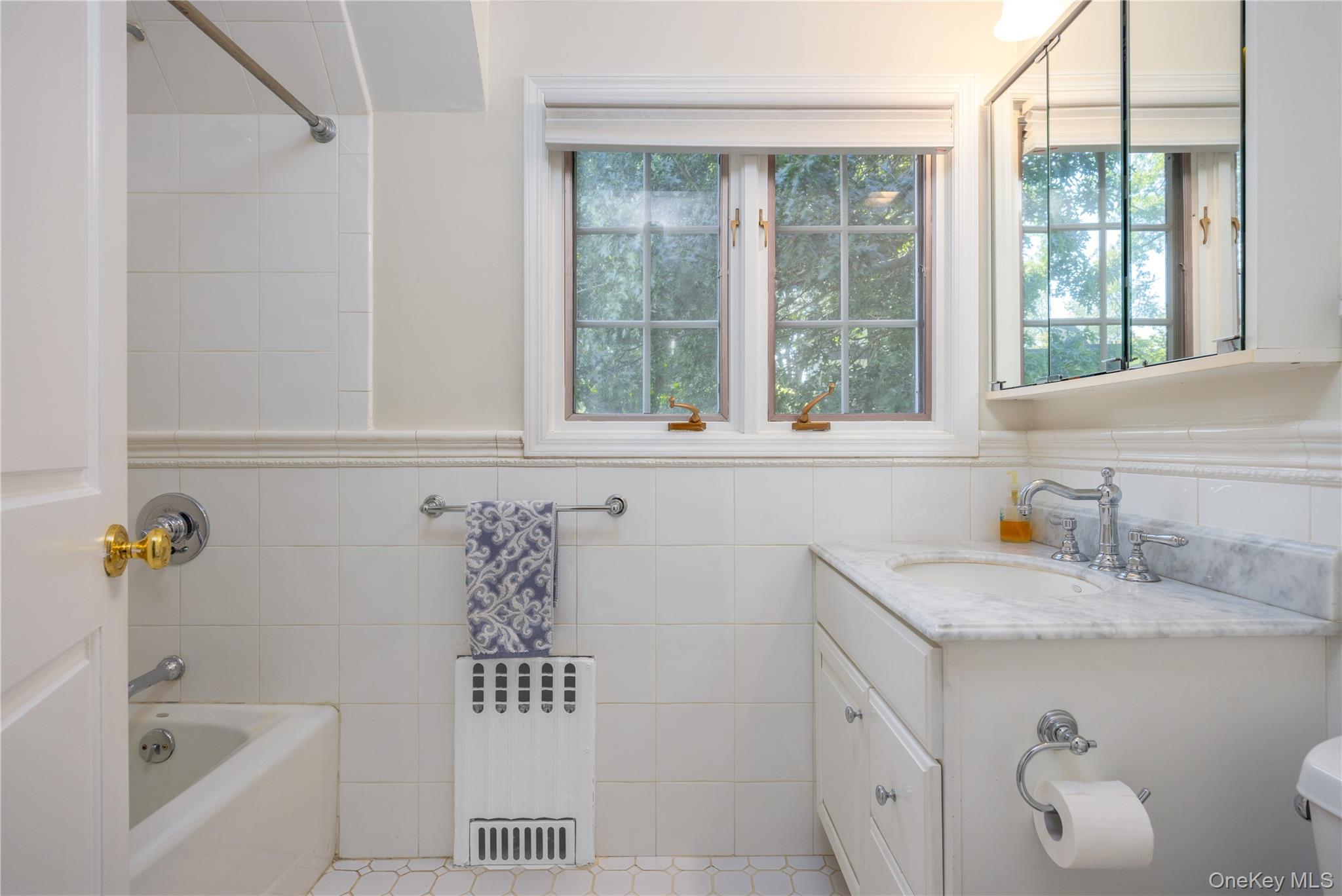 209 Pondfield Road W, Bronxville, NY 10708