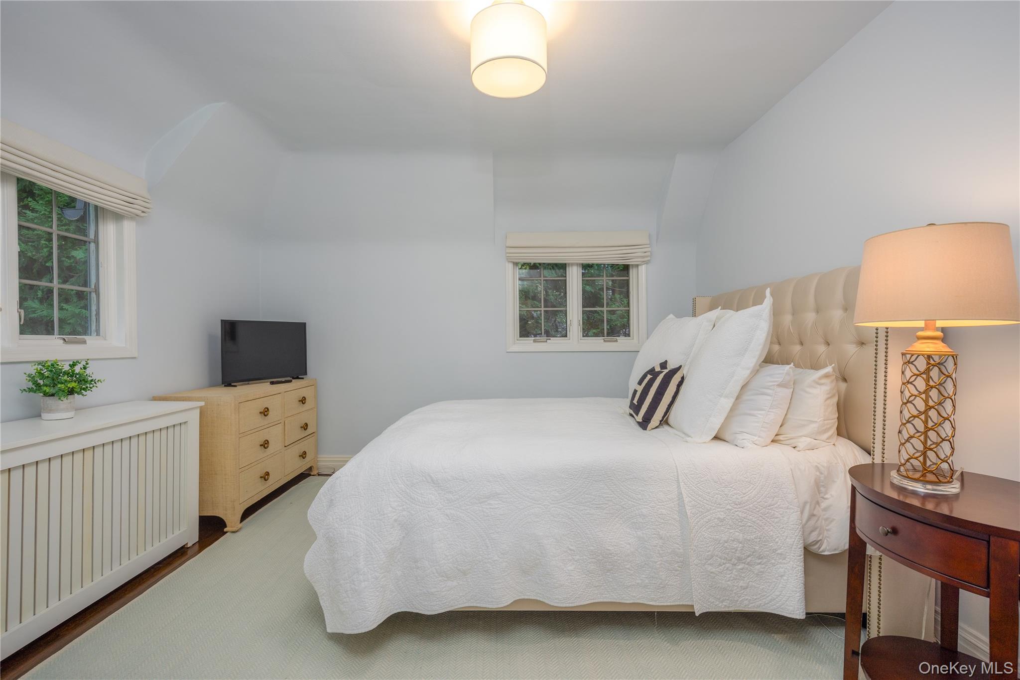 209 Pondfield Road W, Bronxville, NY 10708