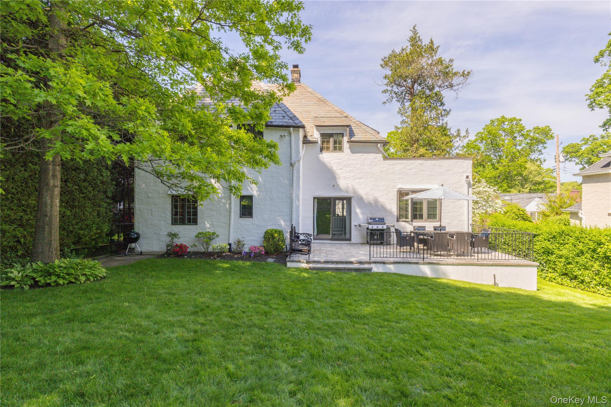 209 Pondfield Road W, Bronxville, NY 10708